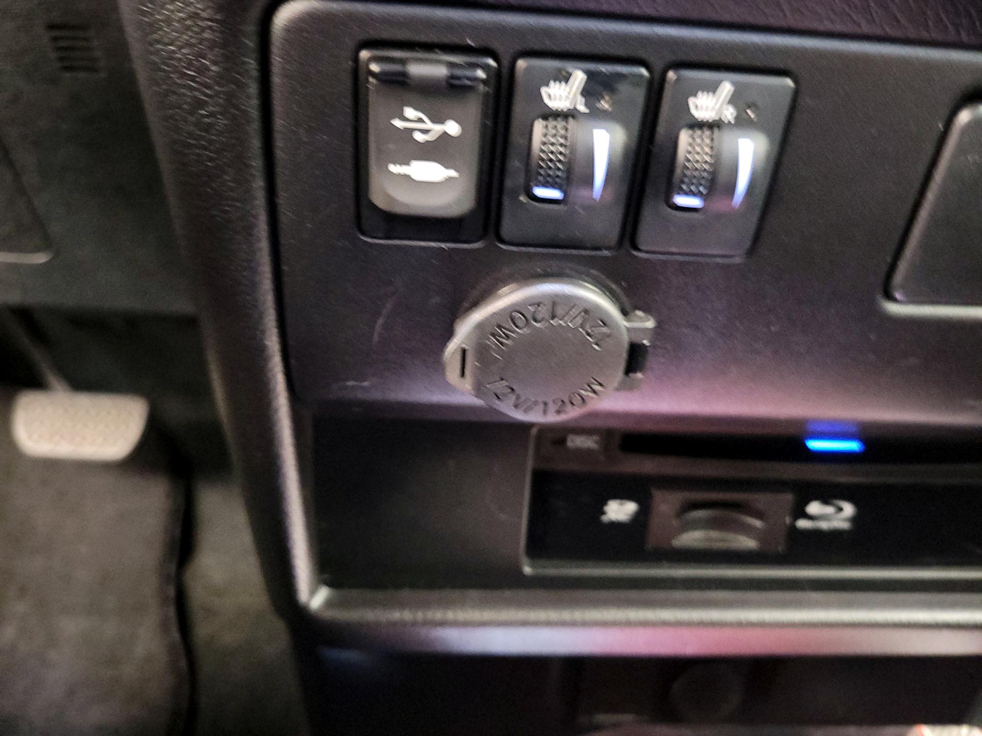 Thumbnail: 2015 Toyota Sienna - 18