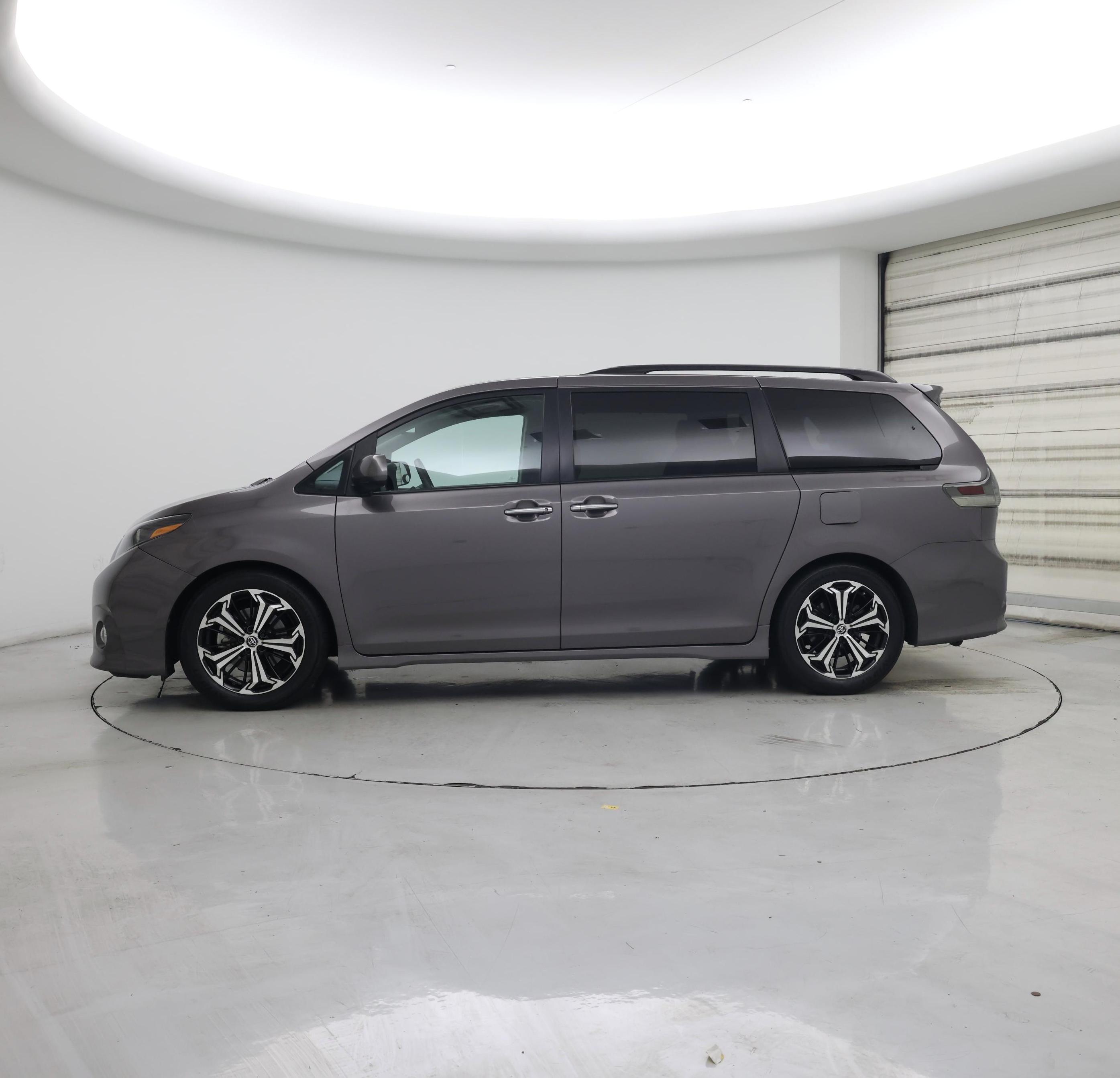 Thumbnail: 2015 Toyota Sienna - 3