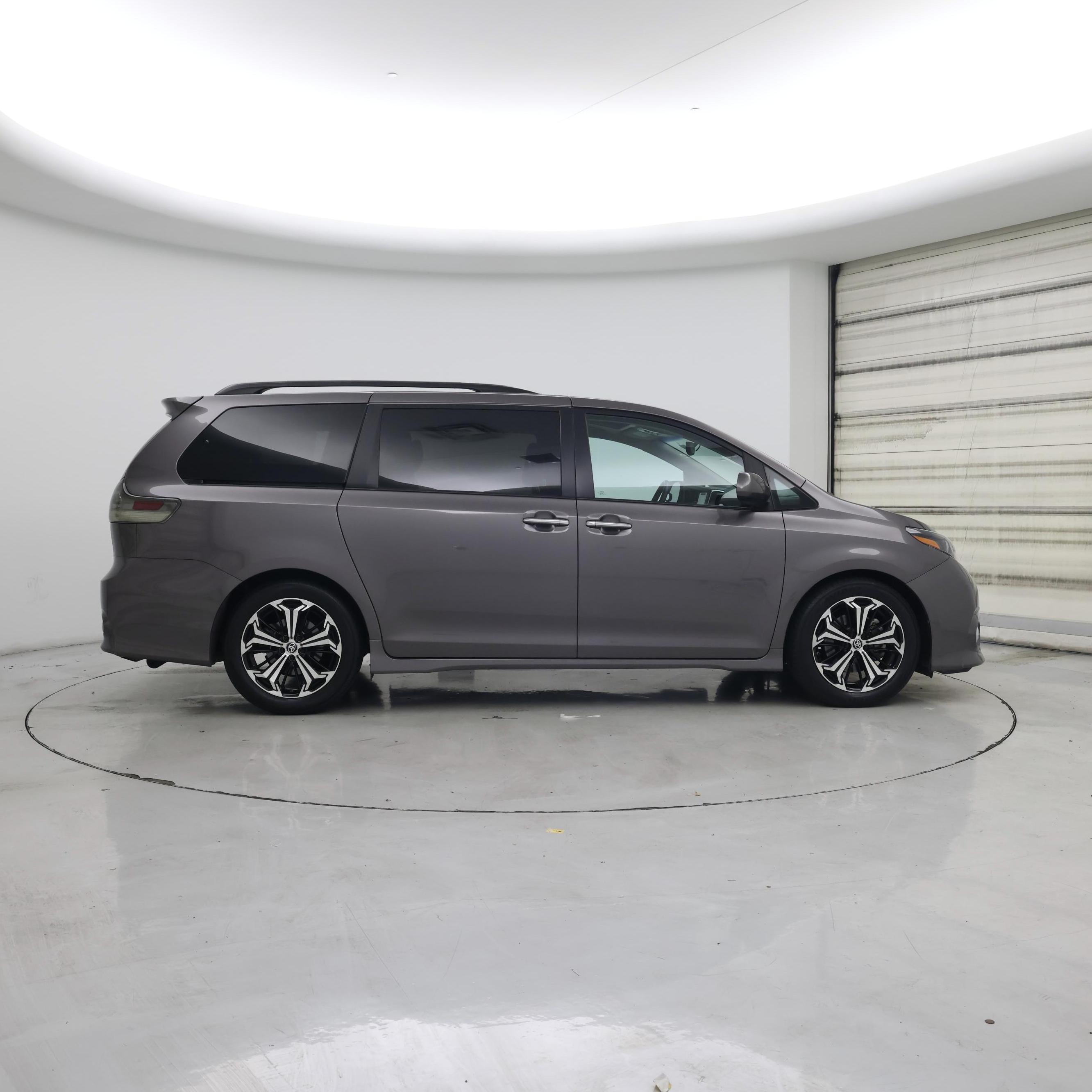 Thumbnail: 2015 Toyota Sienna - 7
