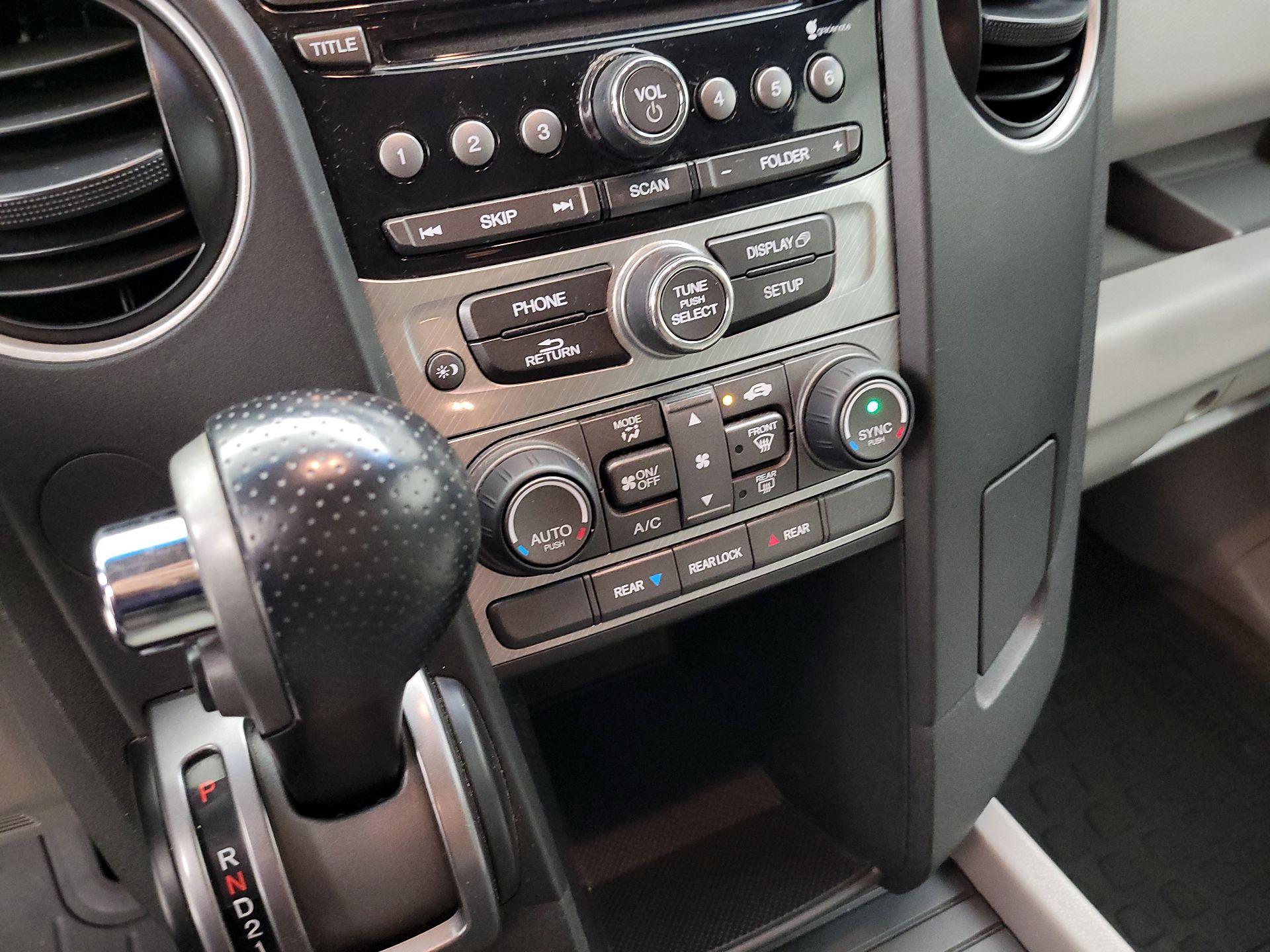 Thumbnail: 2015 Honda Pilot - 16