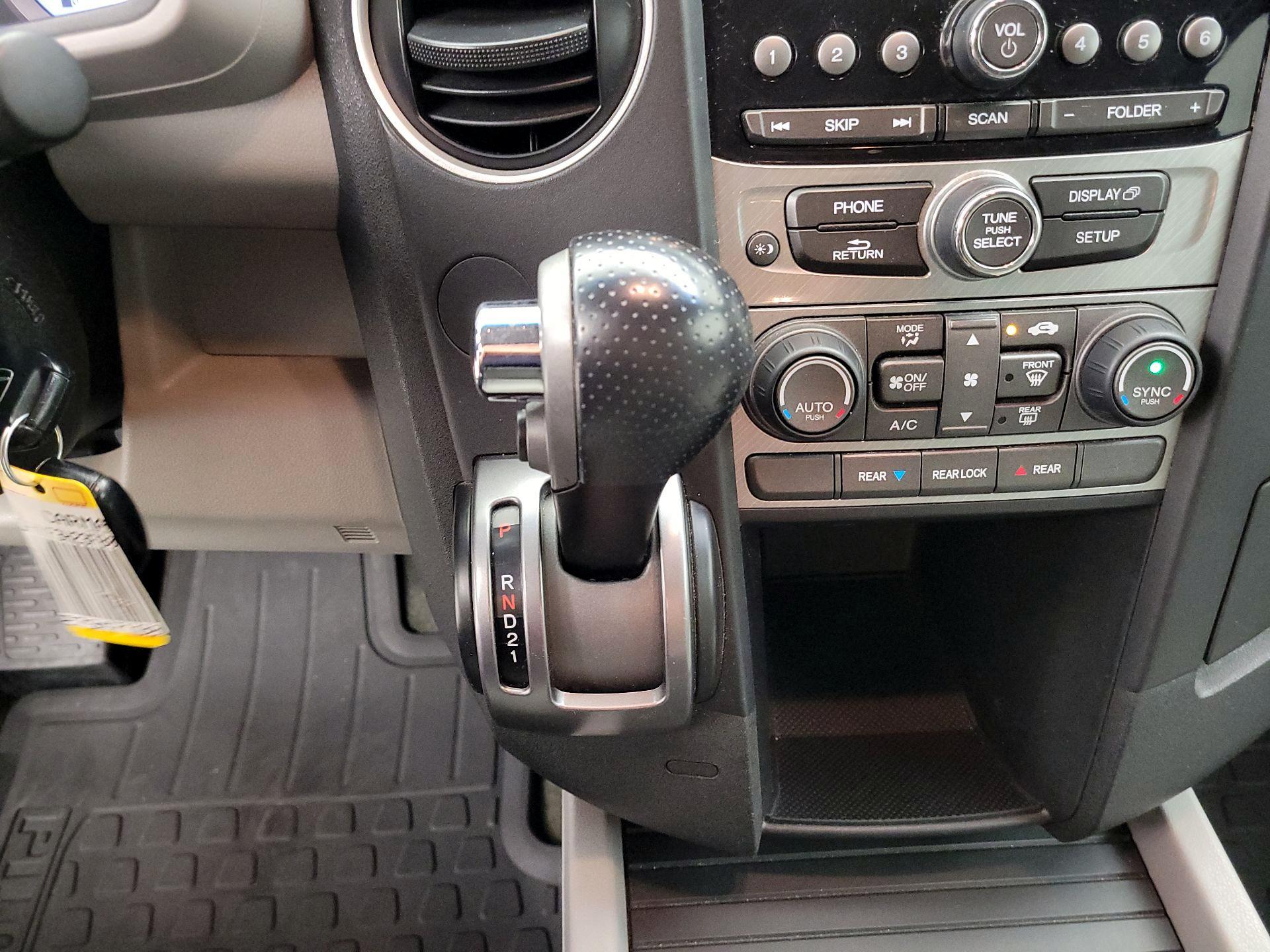 Thumbnail: 2015 Honda Pilot - 17