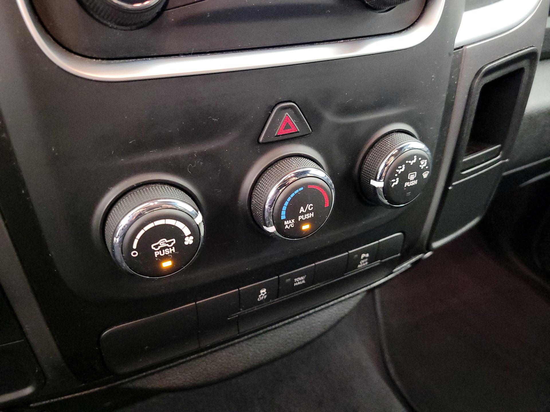 Thumbnail: 2022 RAM 1500 Classic - 16