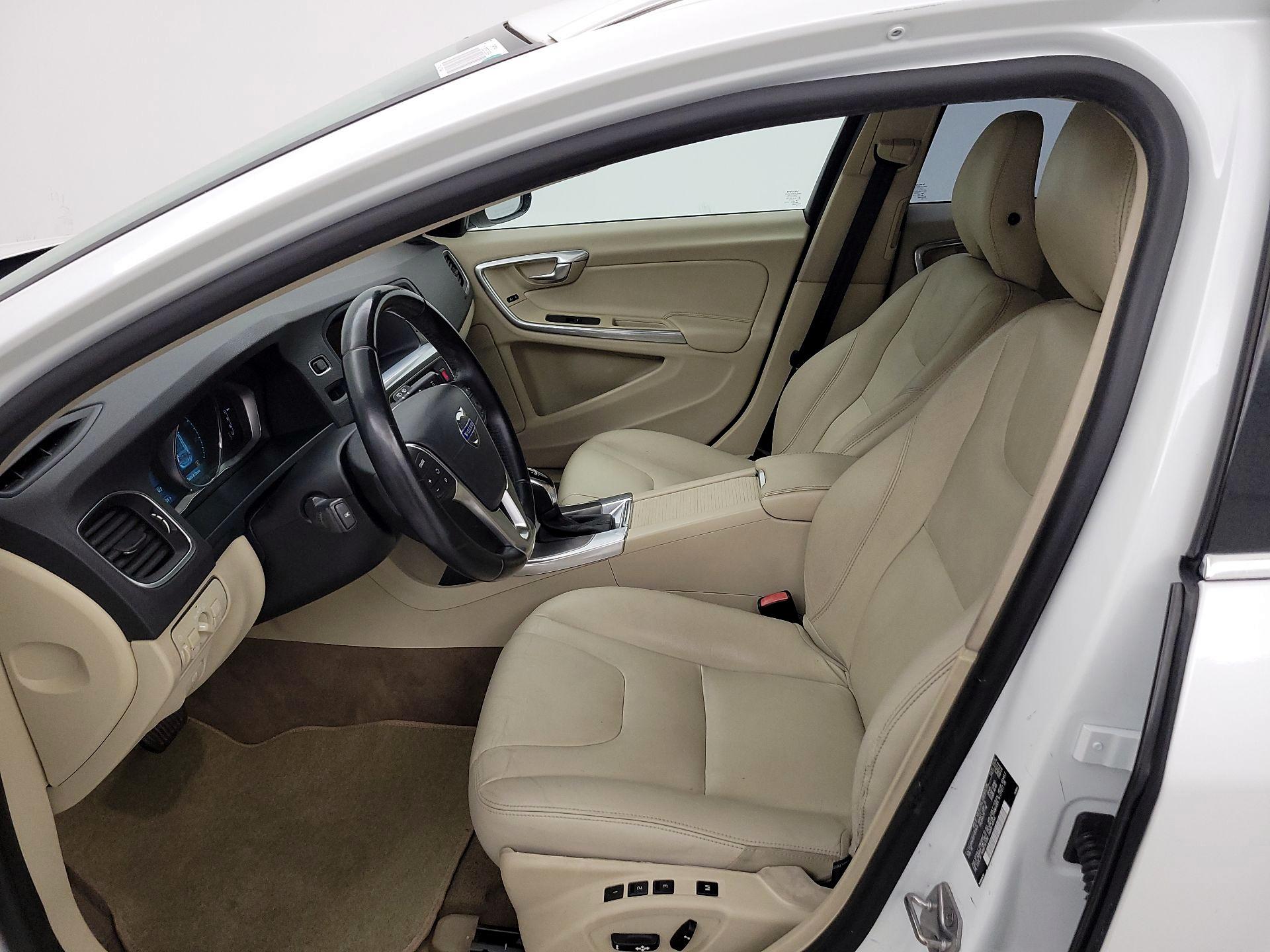 Thumbnail: 2015 Volvo V60 - 11