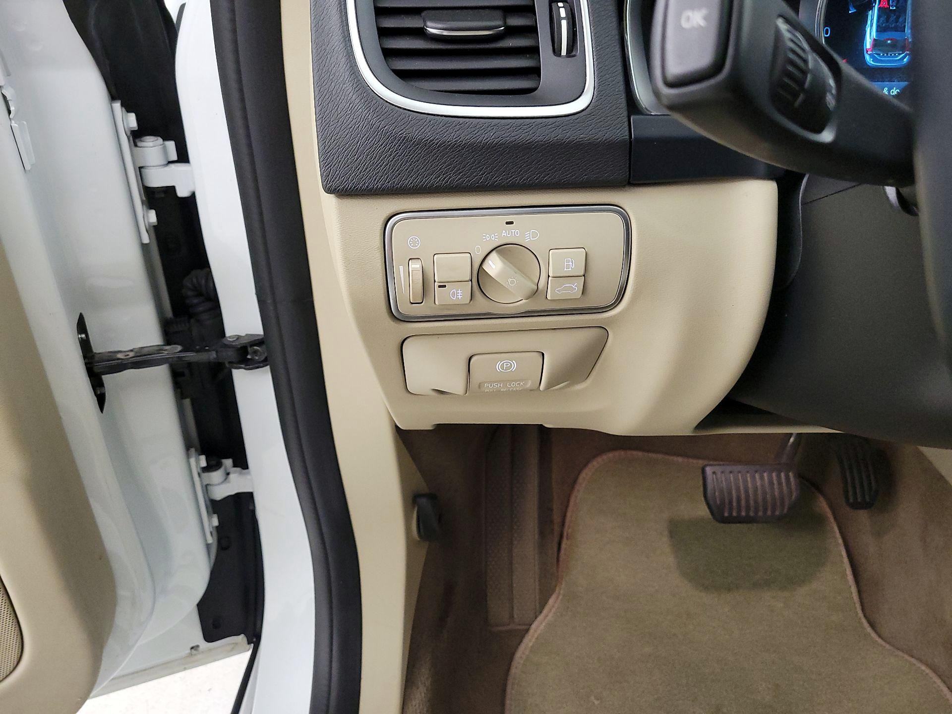 Thumbnail: 2015 Volvo V60 - 13