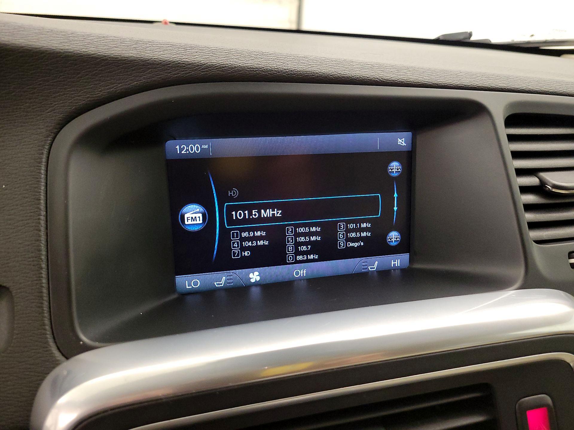 Thumbnail: 2015 Volvo V60 - 14