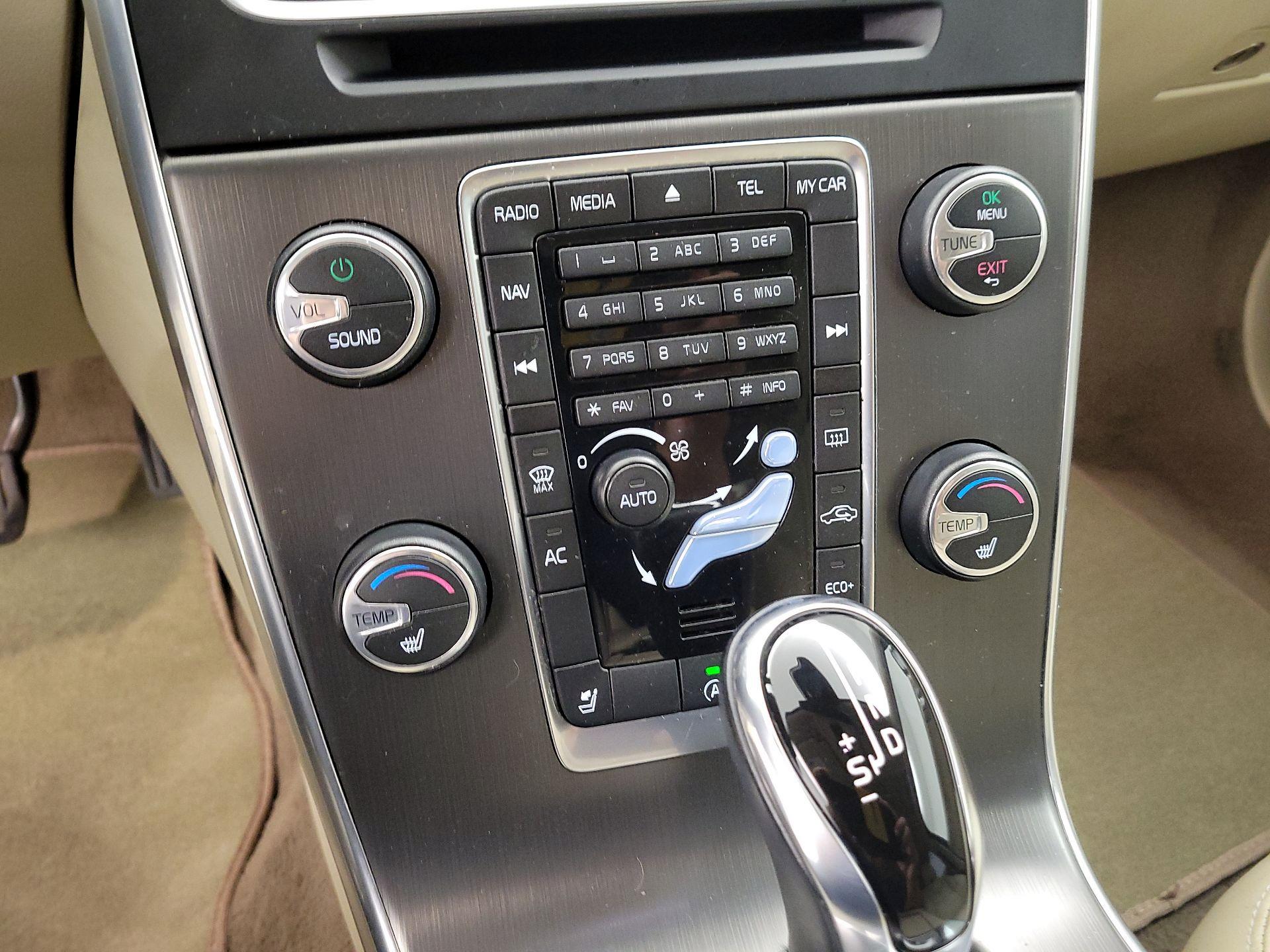 Thumbnail: 2015 Volvo V60 - 15