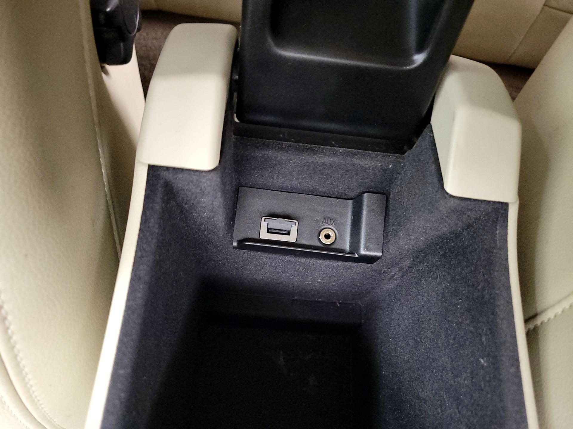 Thumbnail: 2015 Volvo V60 - 17