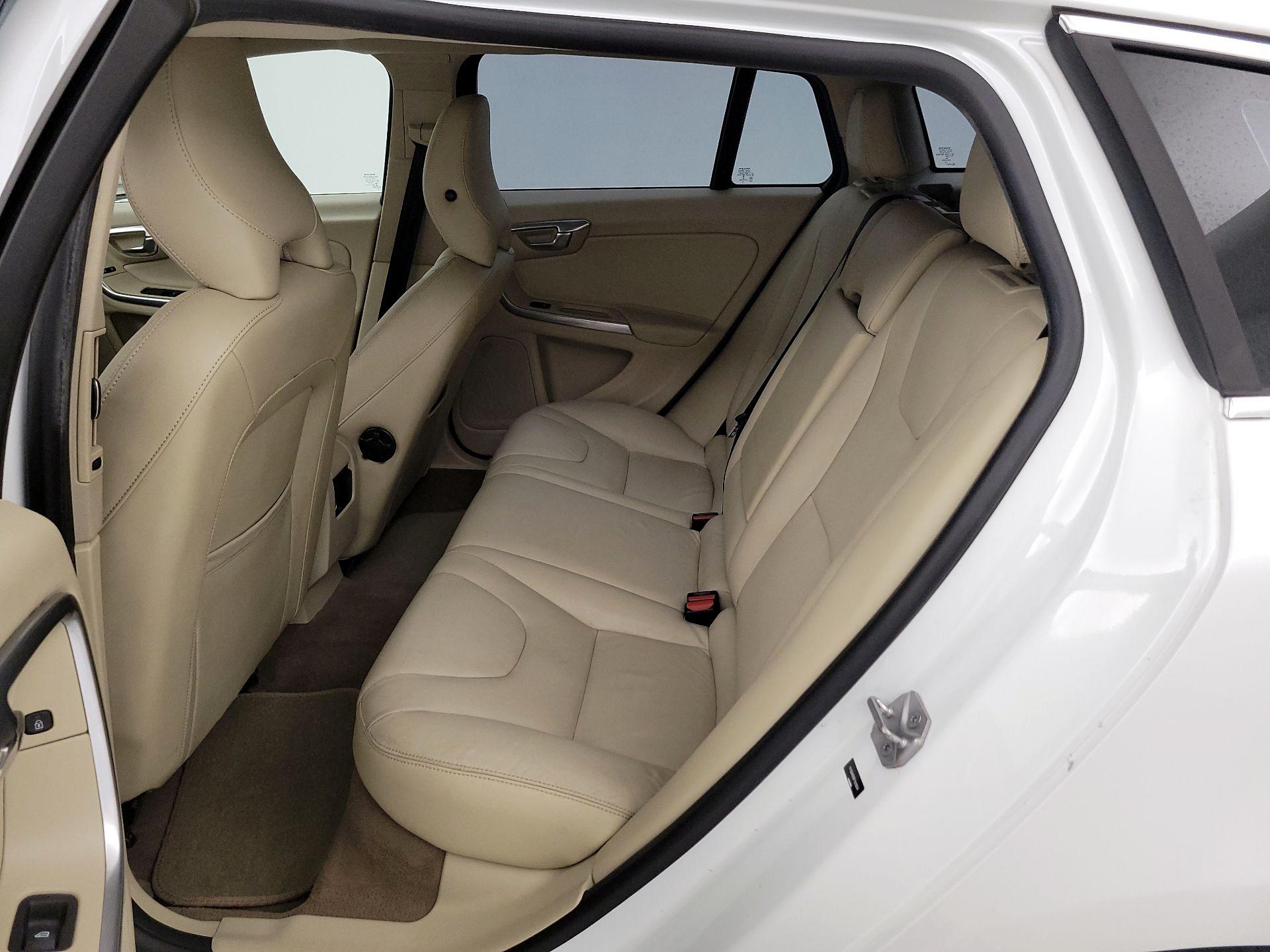 Thumbnail: 2015 Volvo V60 - 18