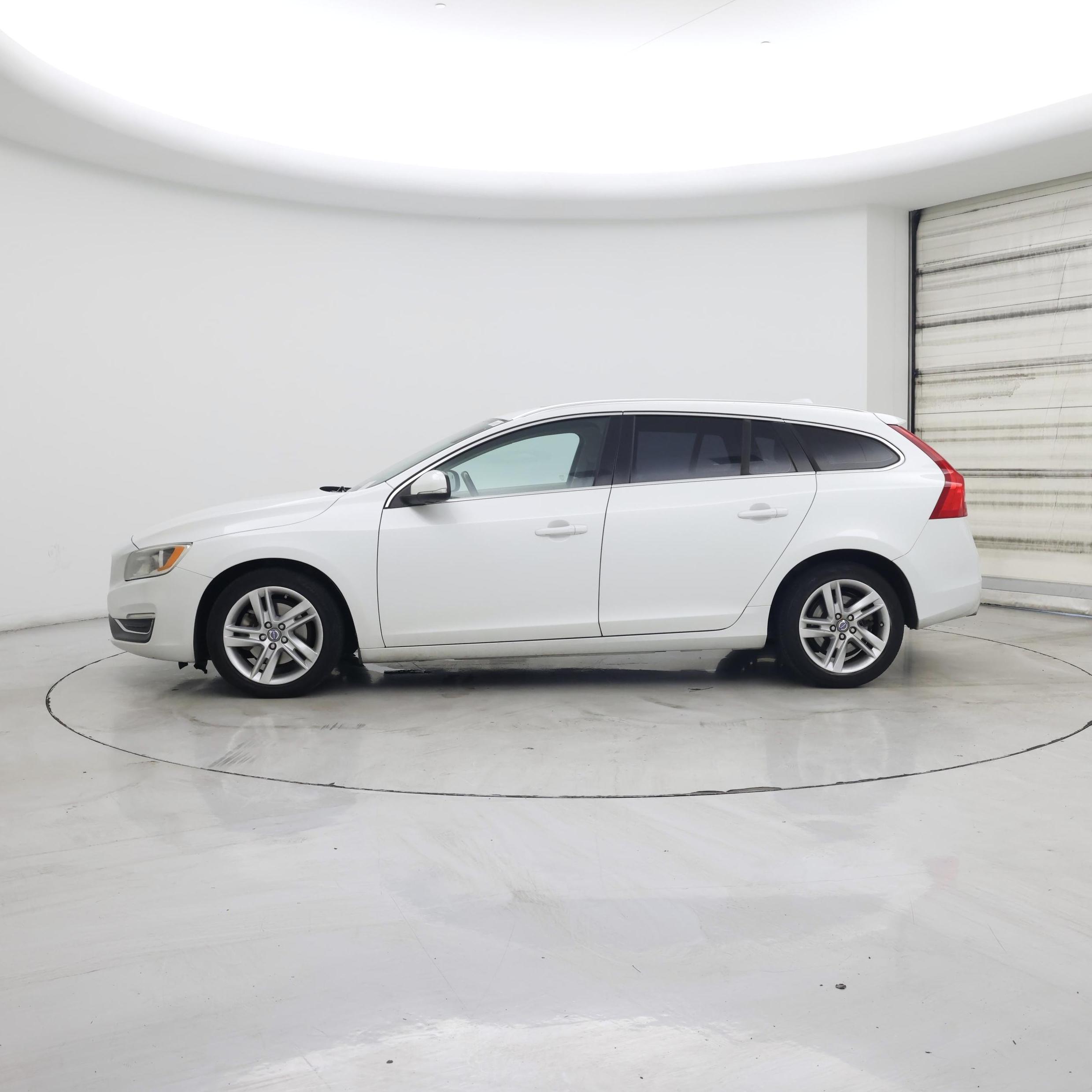 Thumbnail: 2015 Volvo V60 - 3