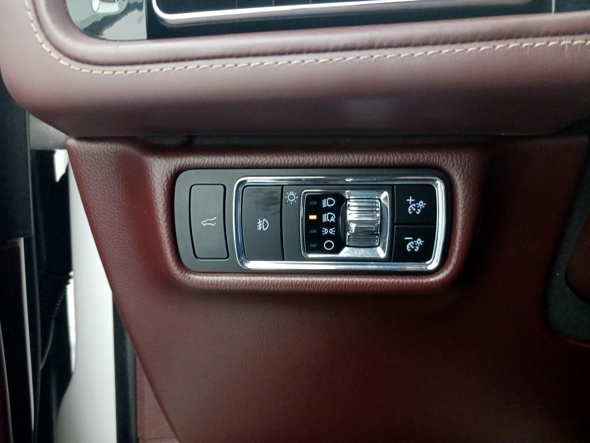Thumbnail: 2023 Lincoln Aviator - 13