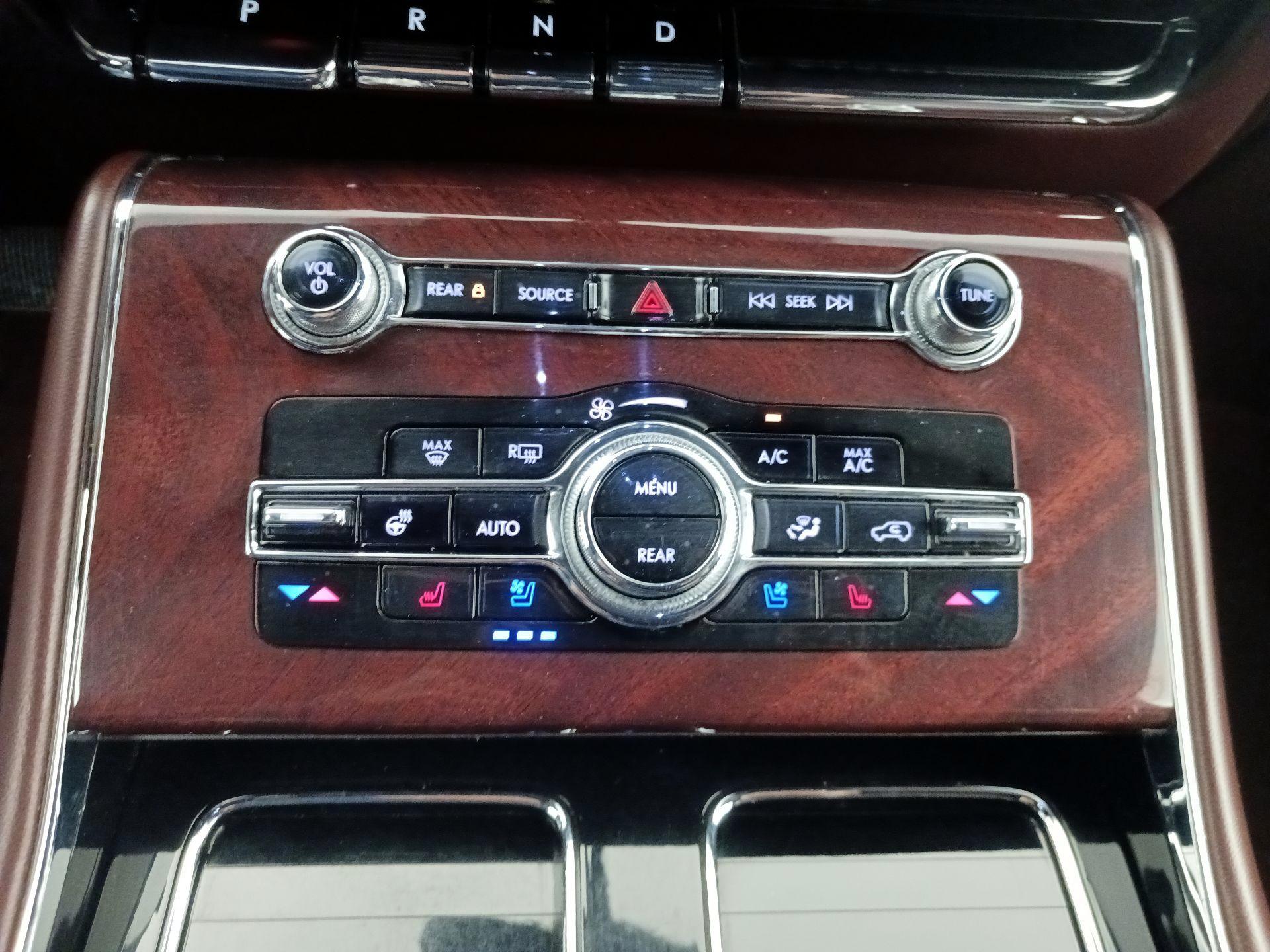 Thumbnail: 2023 Lincoln Aviator - 17