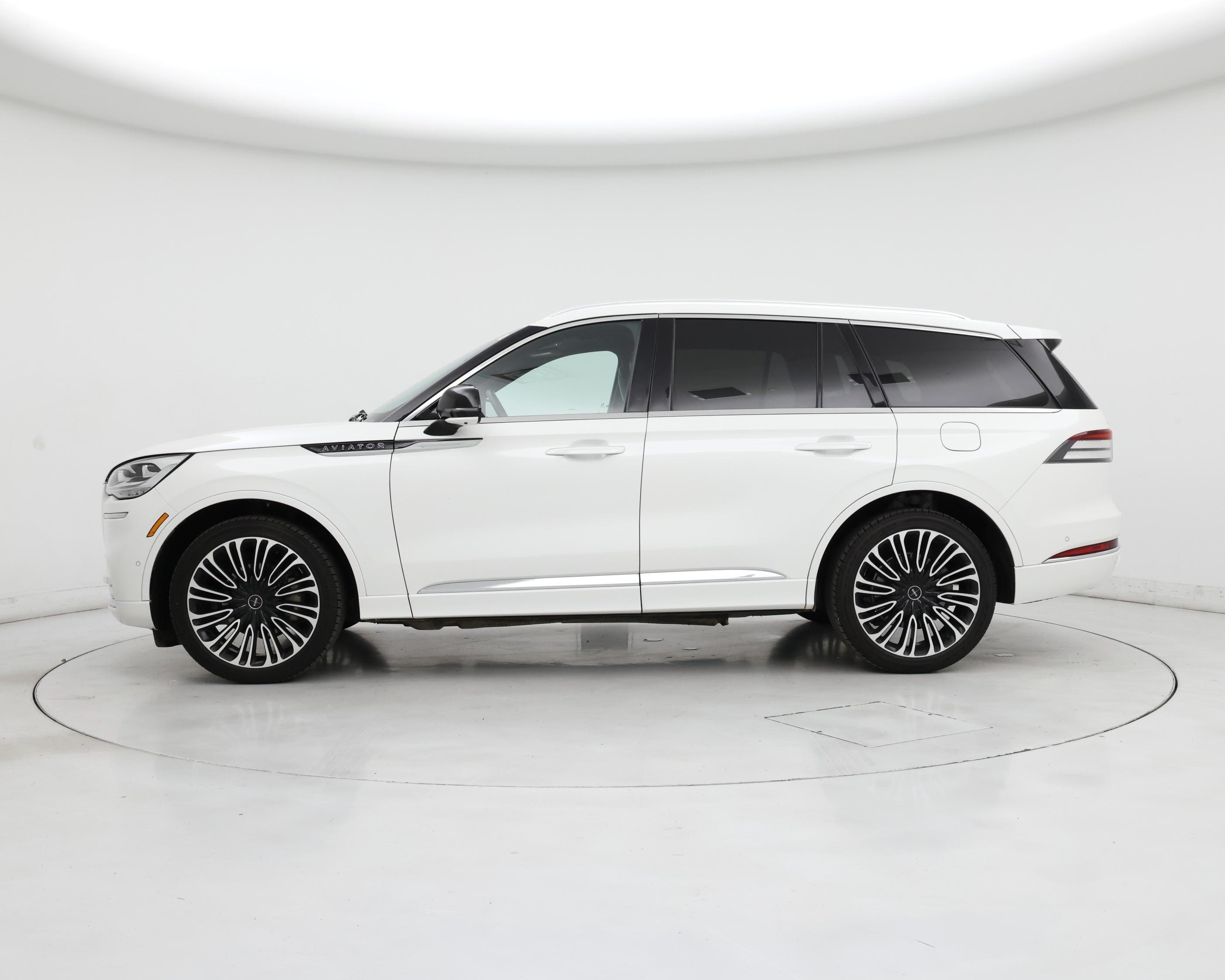 Thumbnail: 2023 Lincoln Aviator - 3