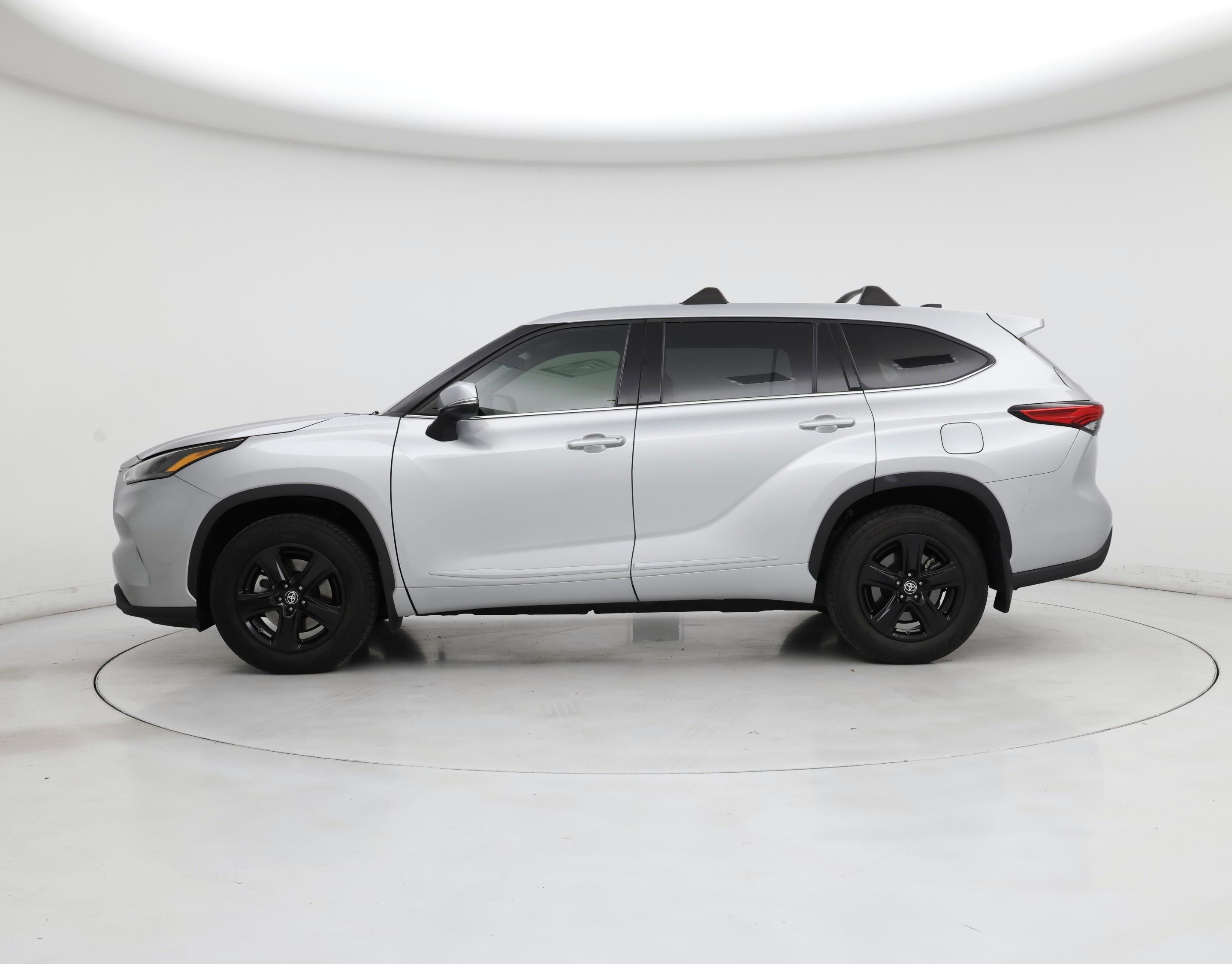 Thumbnail: 2022 Toyota Highlander - 3