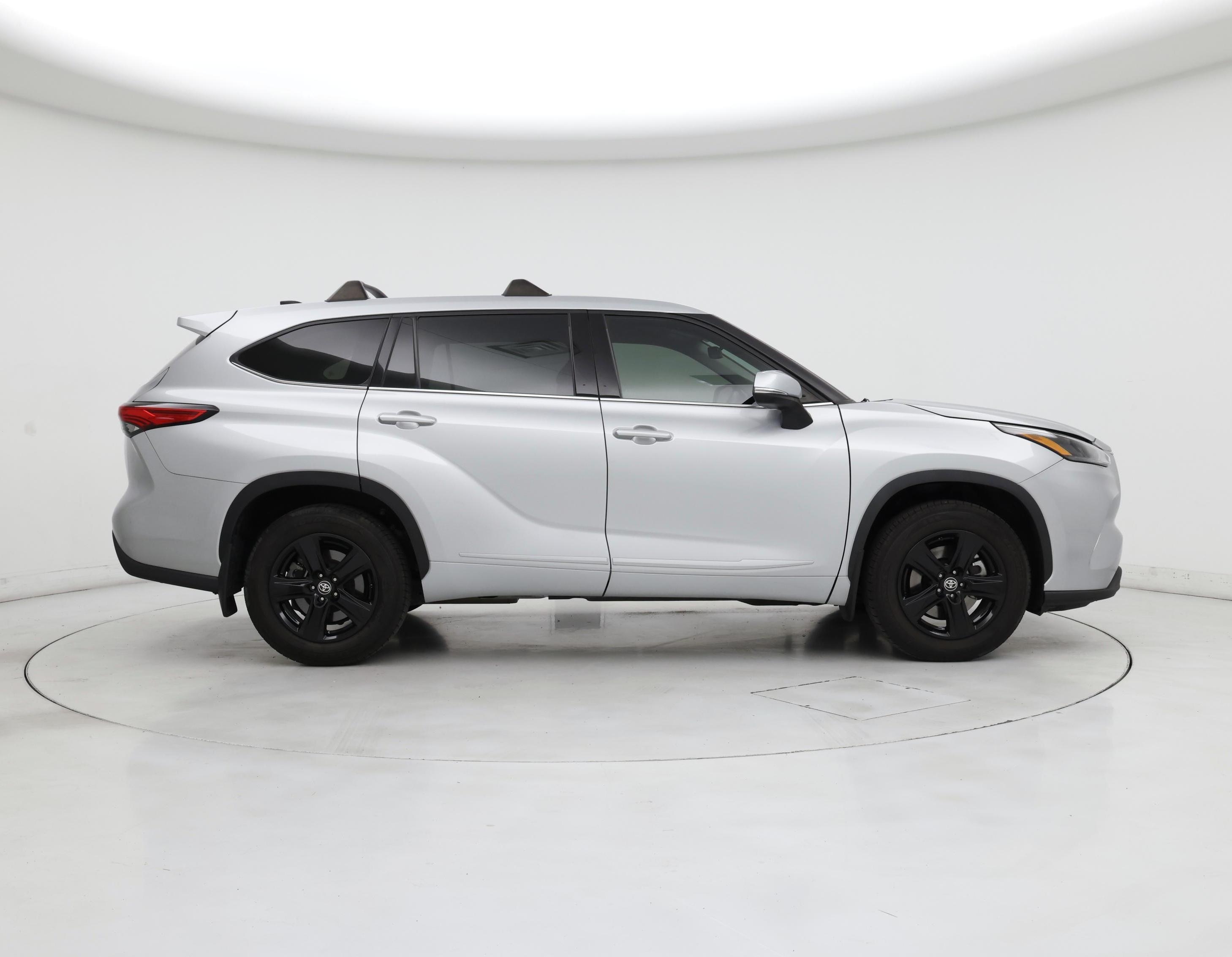 Thumbnail: 2022 Toyota Highlander - 7