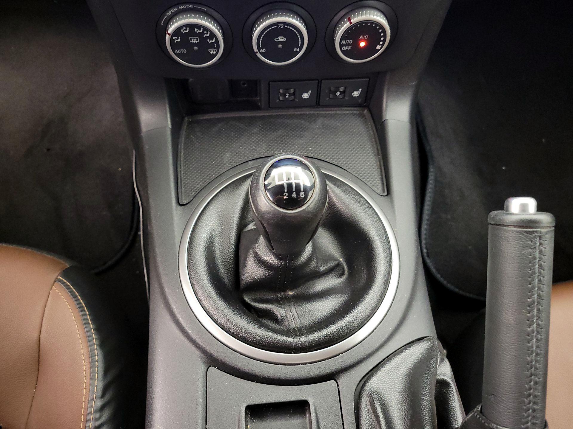 Thumbnail: 2014 Mazda MX-5 Miata - 17