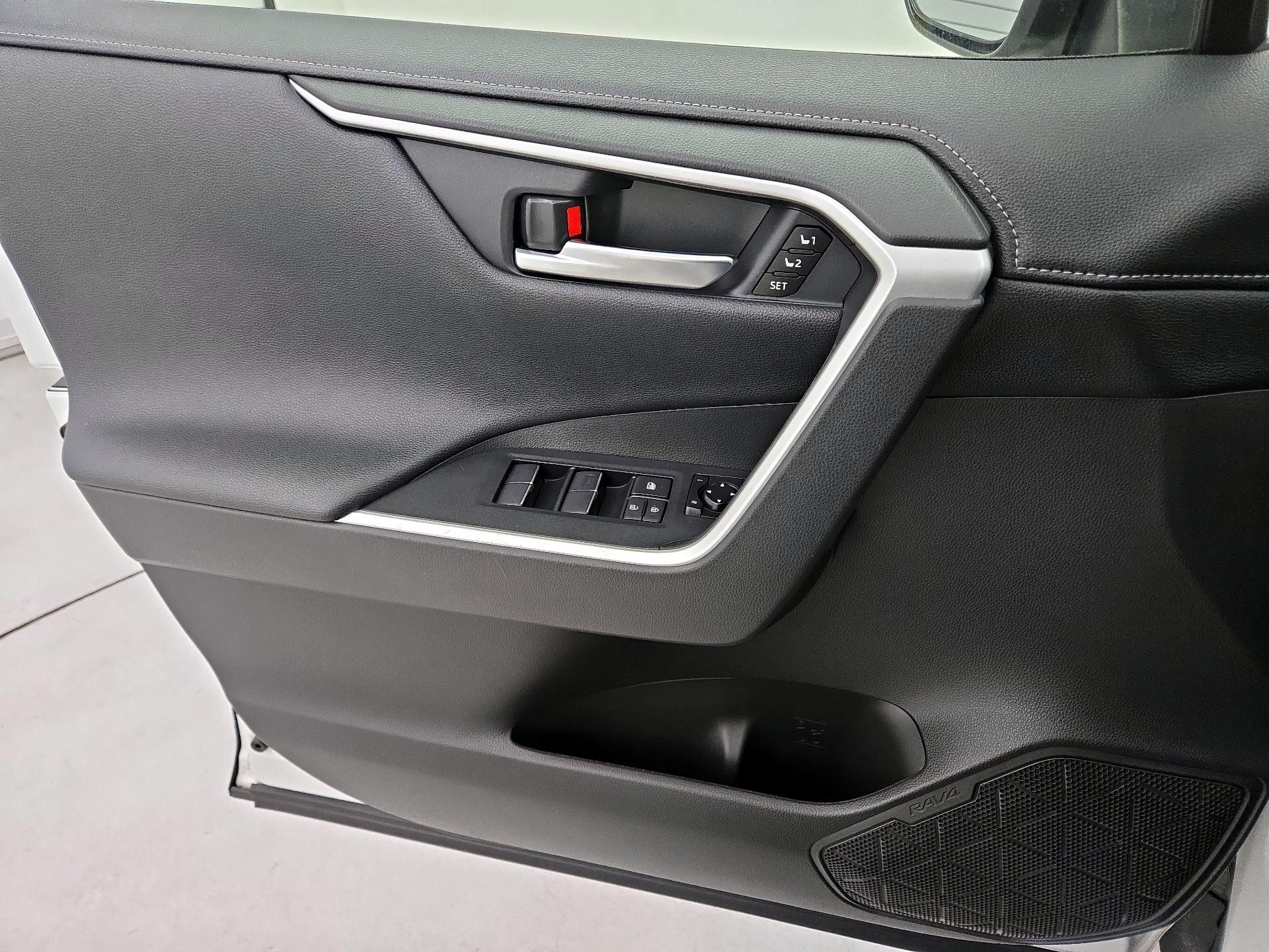 Thumbnail: 2021 Toyota RAV4 - 12