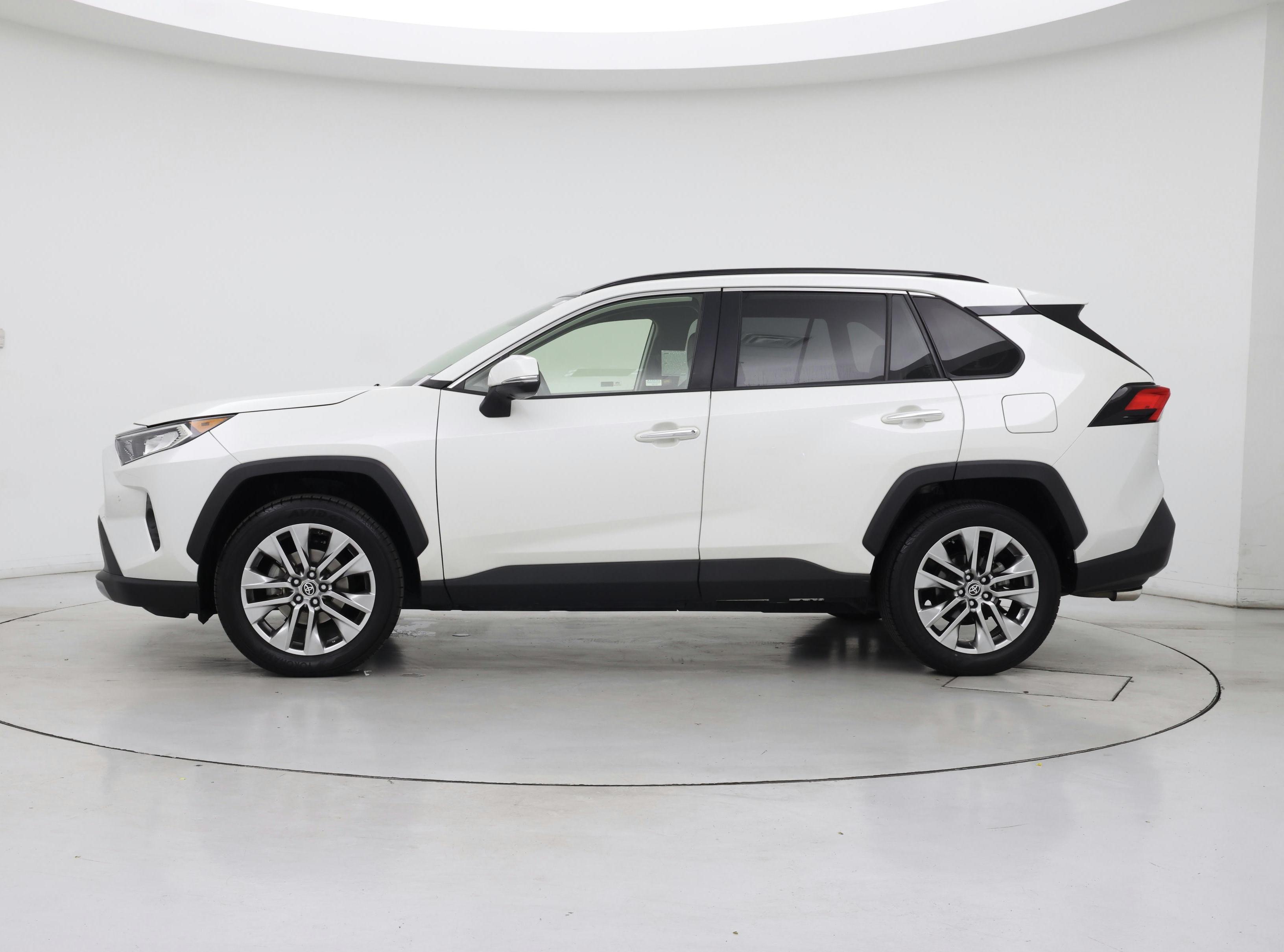 Thumbnail: 2021 Toyota RAV4 - 3