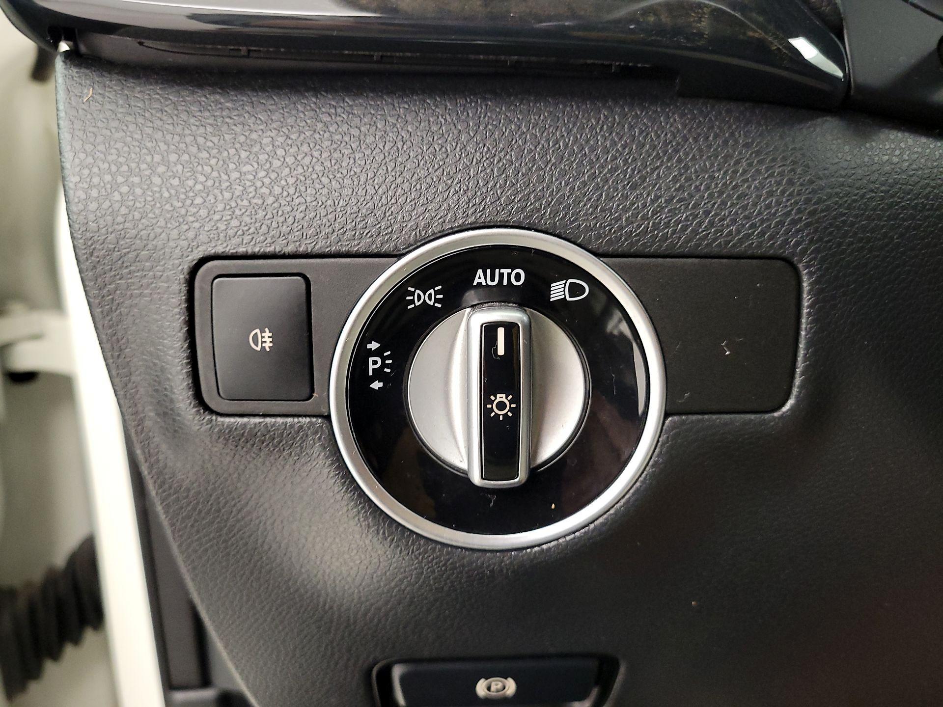 Thumbnail: 2015 Mercedes-Benz B-Class - 13