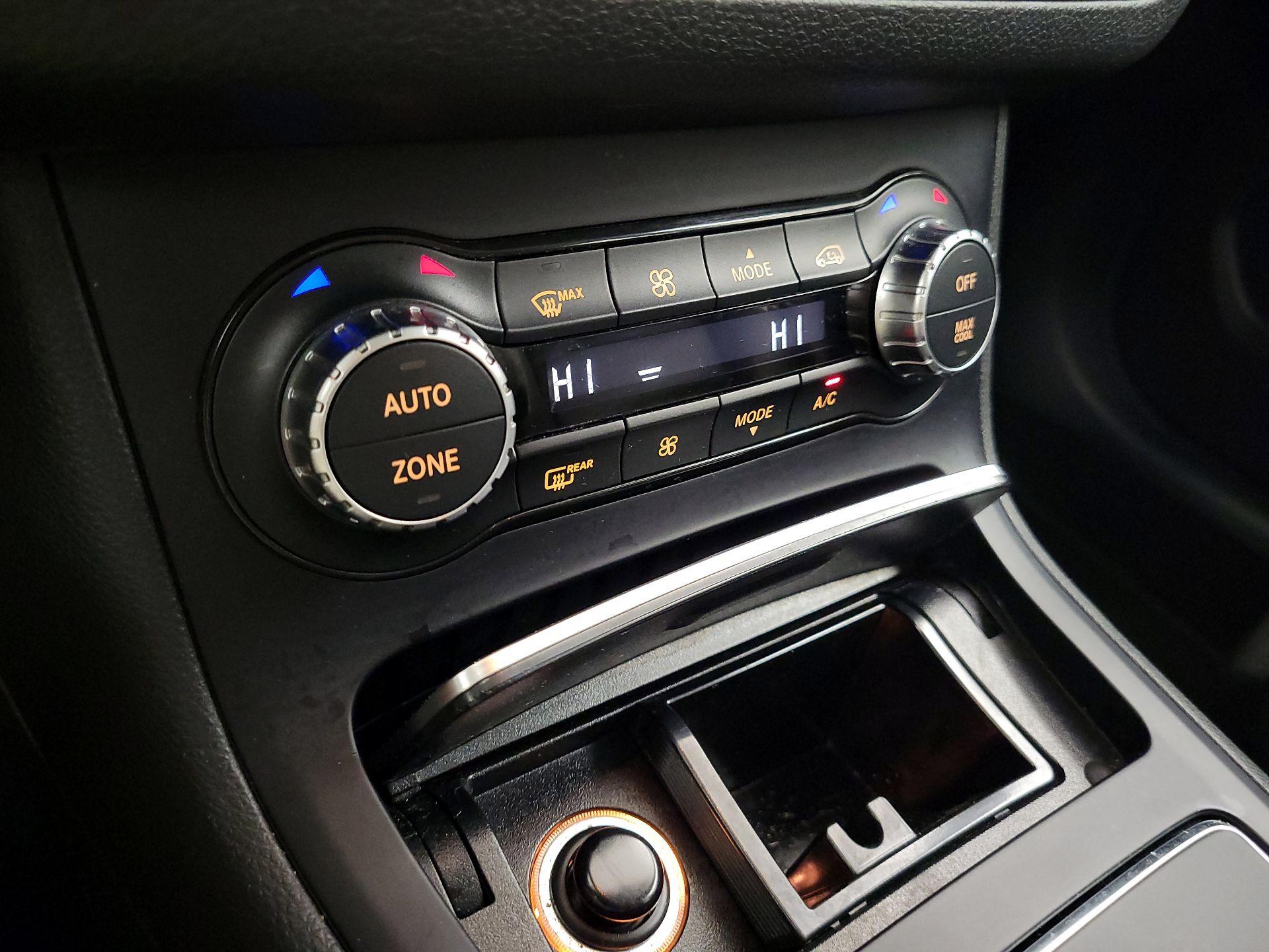 Thumbnail: 2015 Mercedes-Benz B-Class - 16