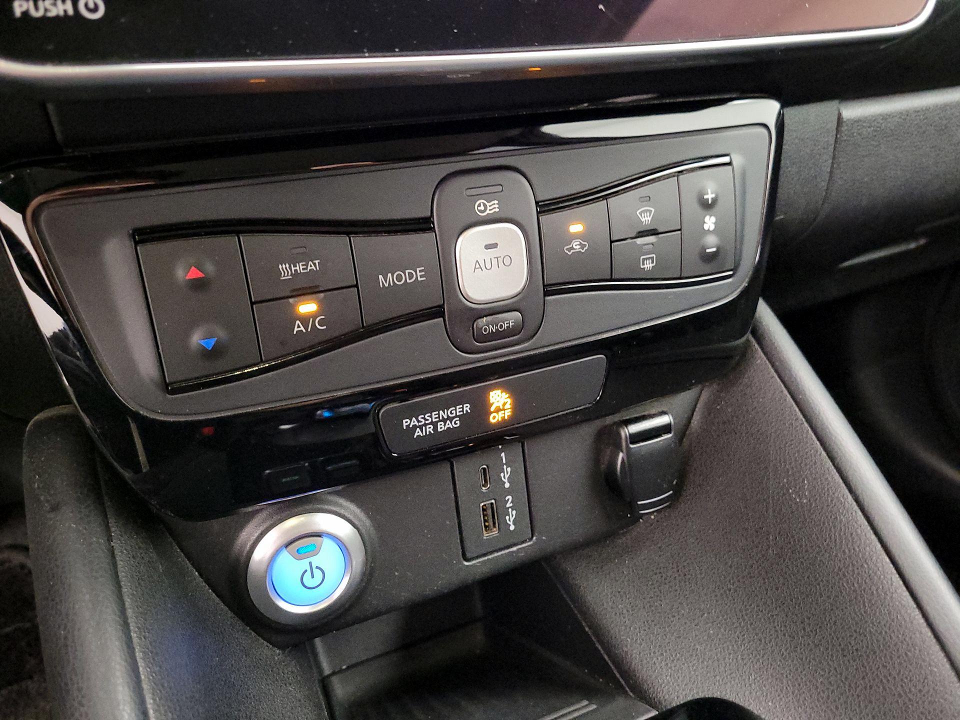 Thumbnail: 2020 Nissan Leaf - 17