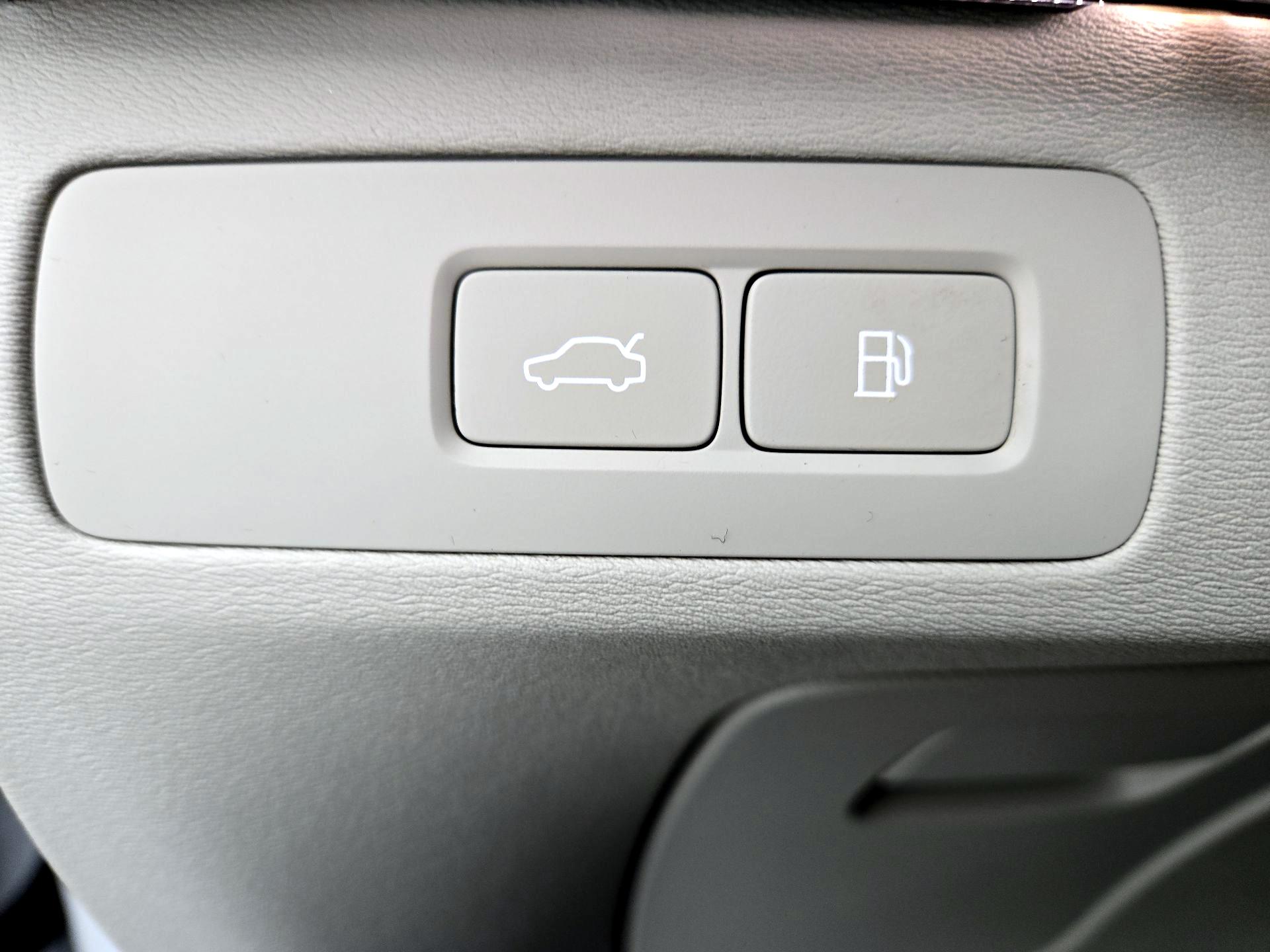 Thumbnail: 2023 Volvo XC90 - 13