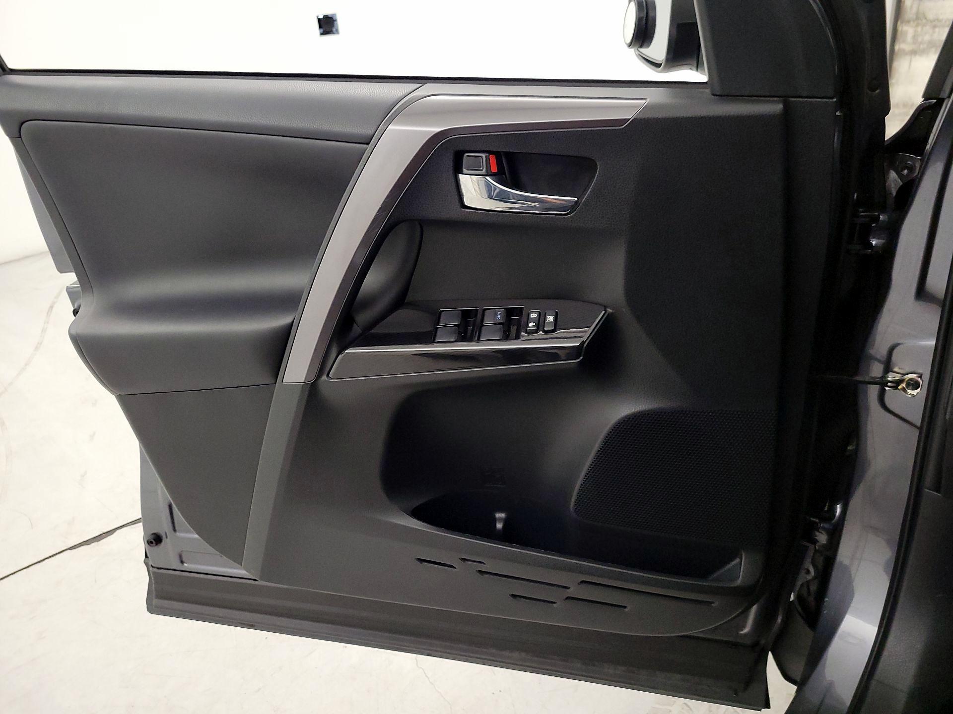 Thumbnail: 2017 Toyota RAV4 - 12