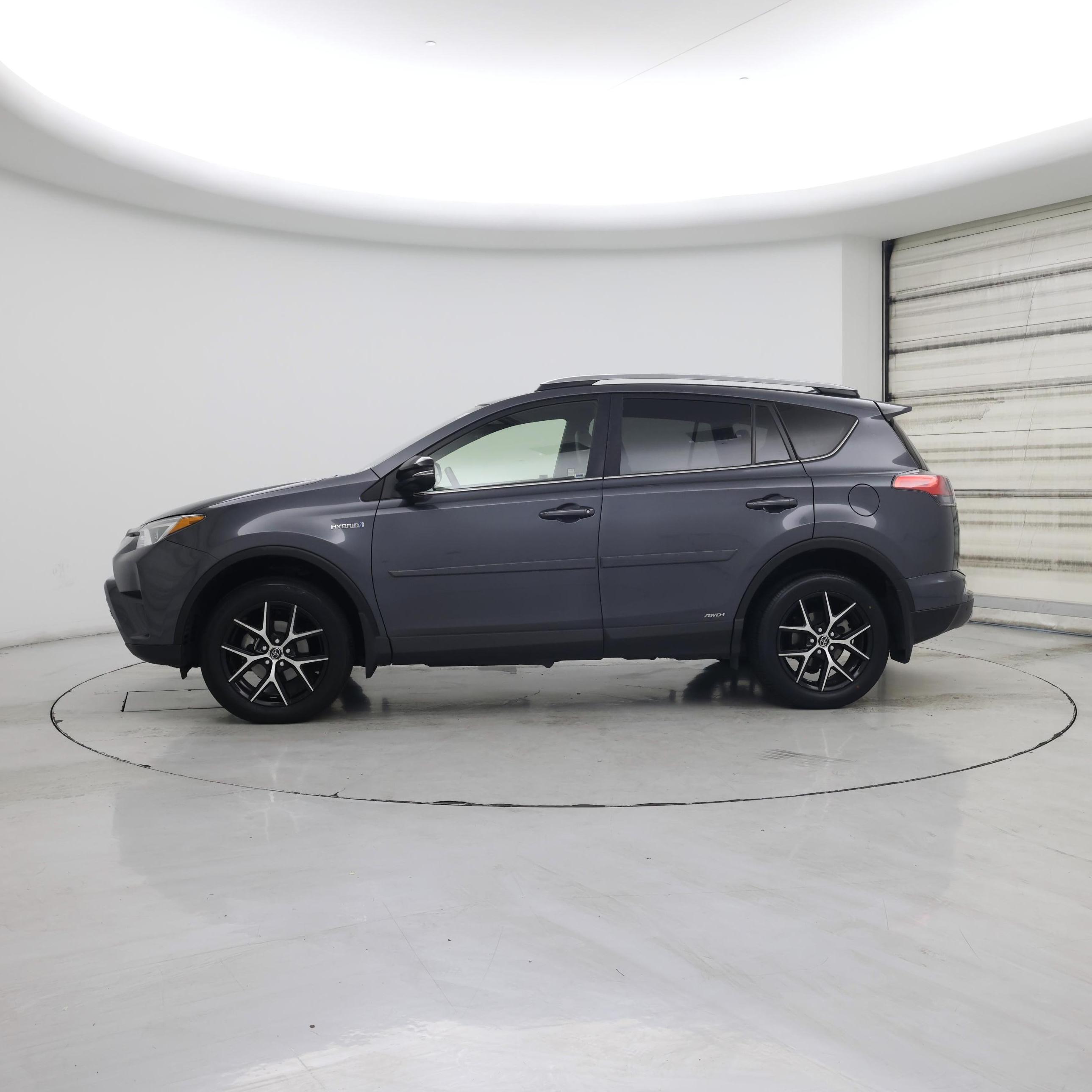 Thumbnail: 2017 Toyota RAV4 - 3