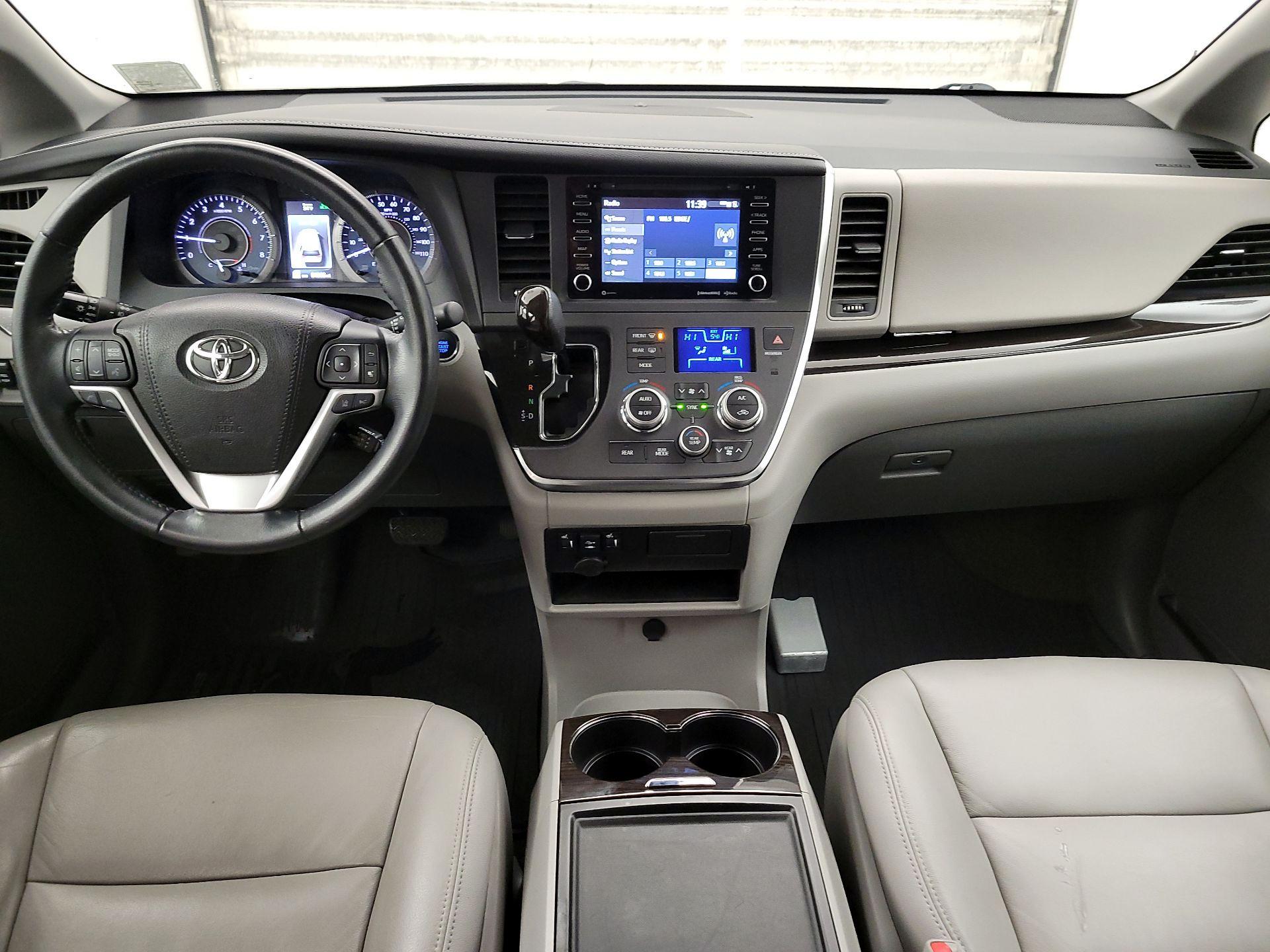 Thumbnail: 2018 Toyota Sienna - 9