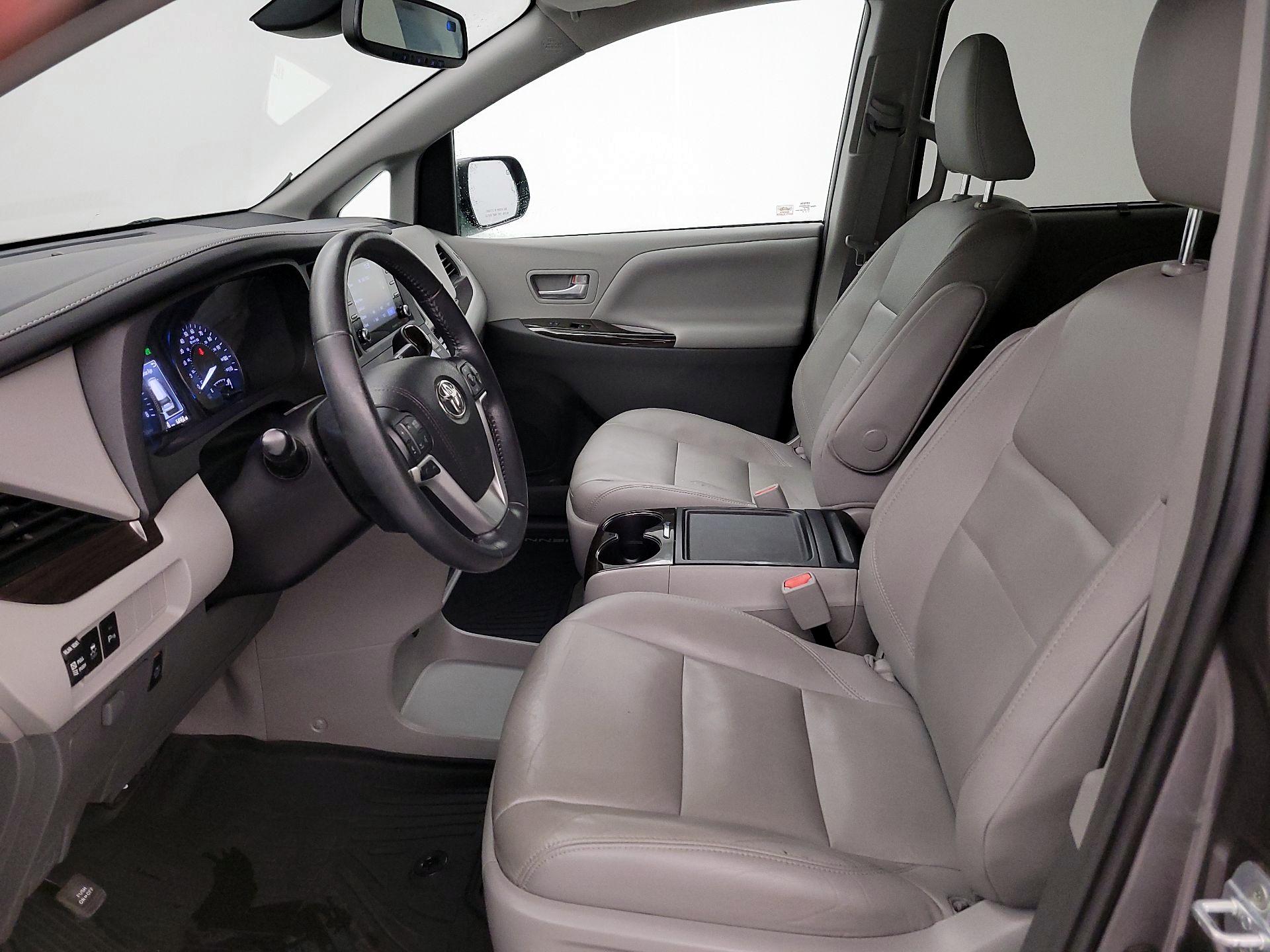 Thumbnail: 2018 Toyota Sienna - 11