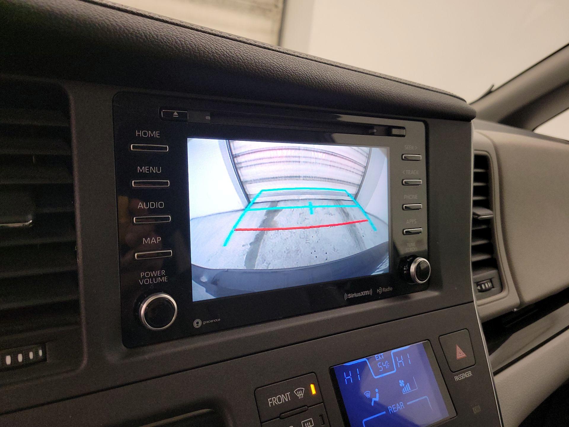Thumbnail: 2018 Toyota Sienna - 13
