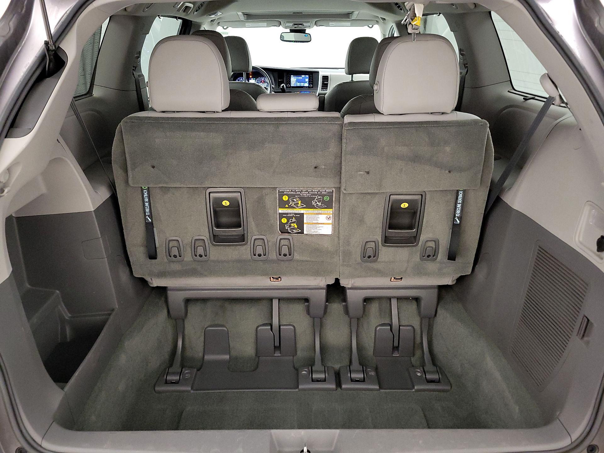 Thumbnail: 2018 Toyota Sienna - 18