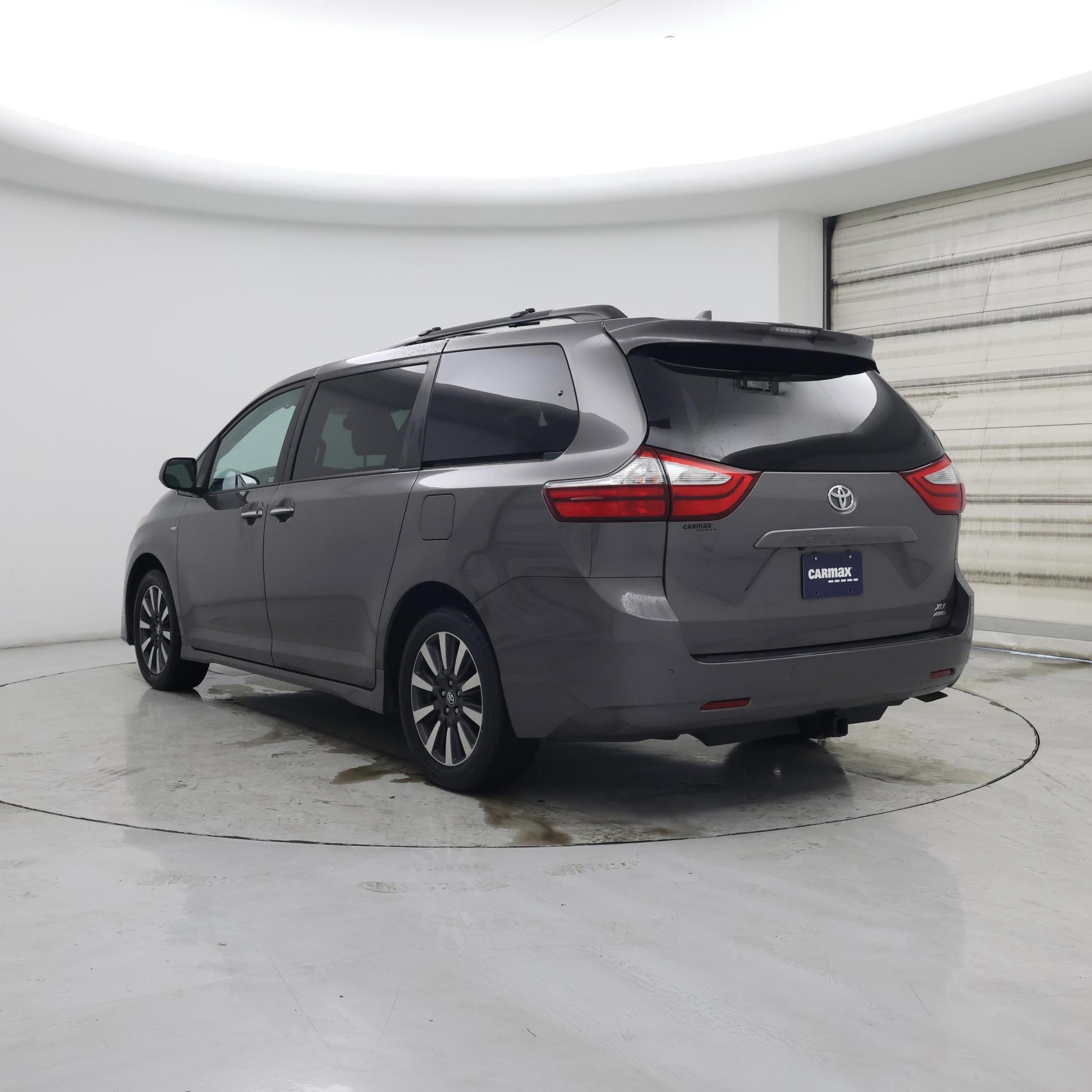 Thumbnail: 2018 Toyota Sienna - 2