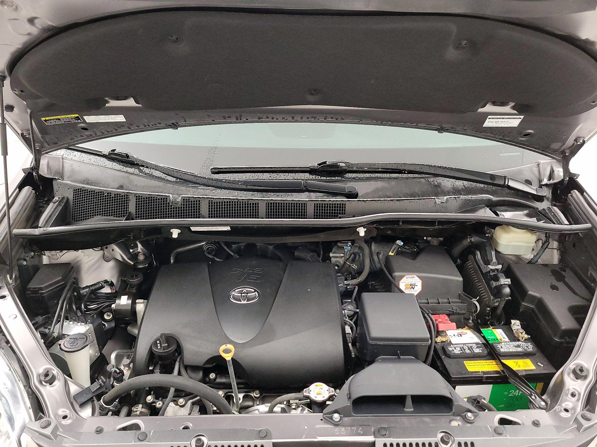 Thumbnail: 2018 Toyota Sienna - 19