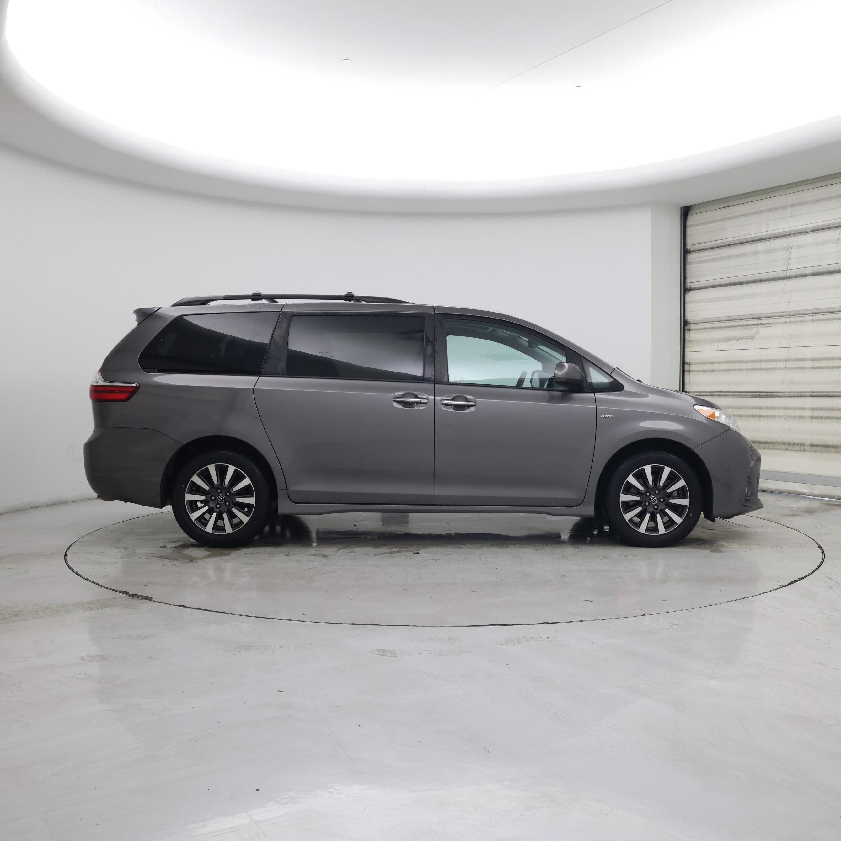 Thumbnail: 2018 Toyota Sienna - 7