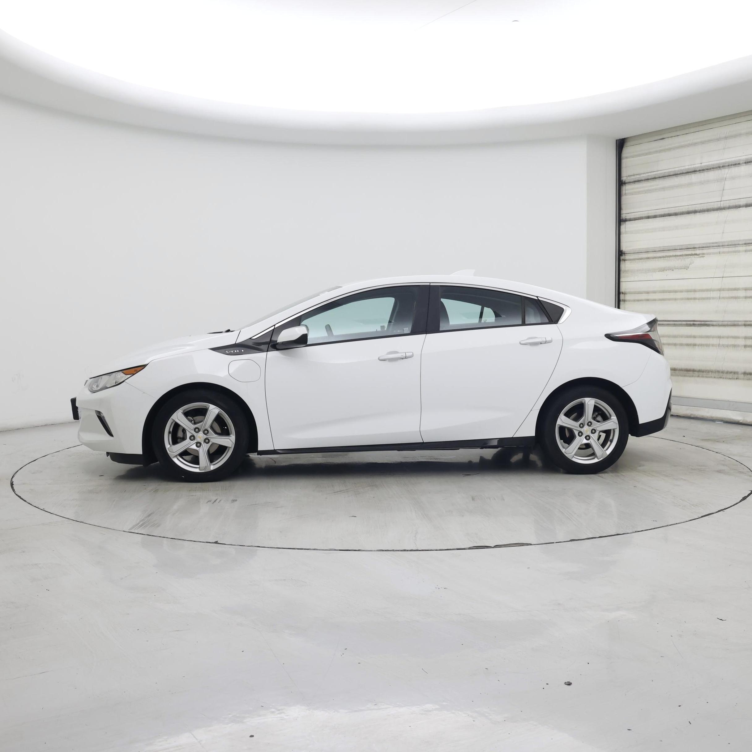 Thumbnail: 2017 Chevrolet Volt - 3