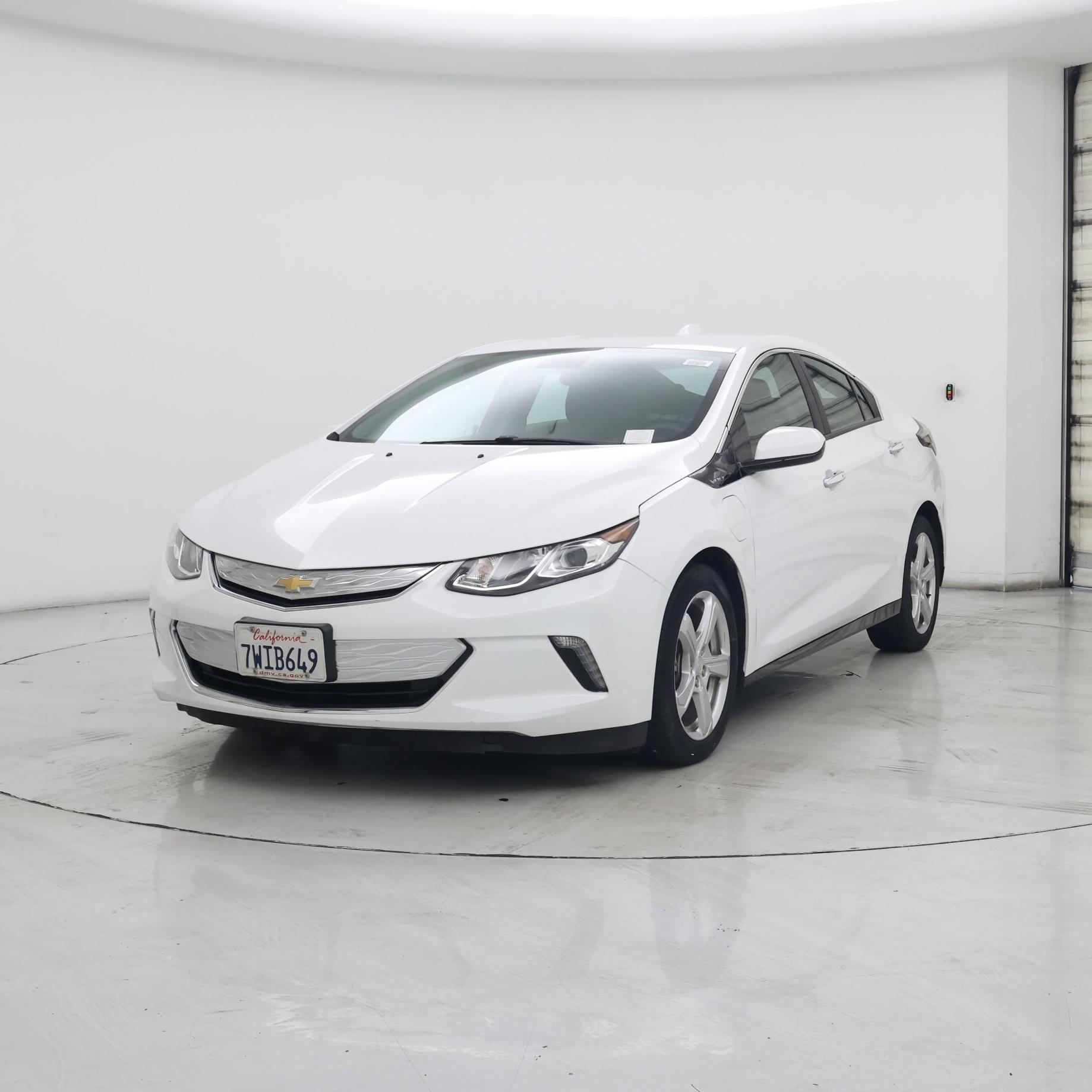 Thumbnail: 2017 Chevrolet Volt - 4