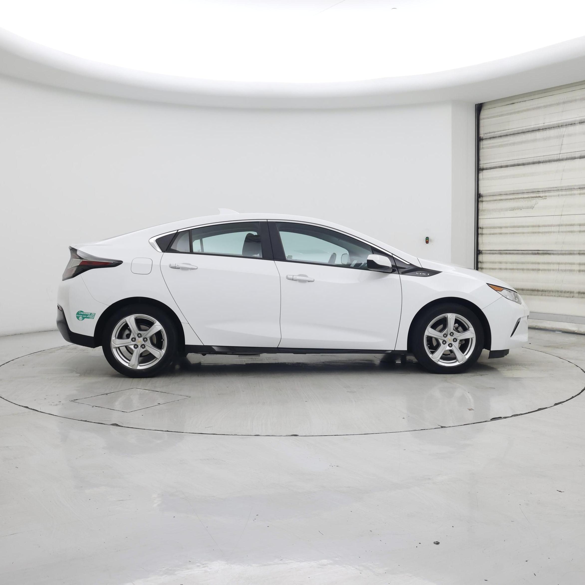 Thumbnail: 2017 Chevrolet Volt - 7