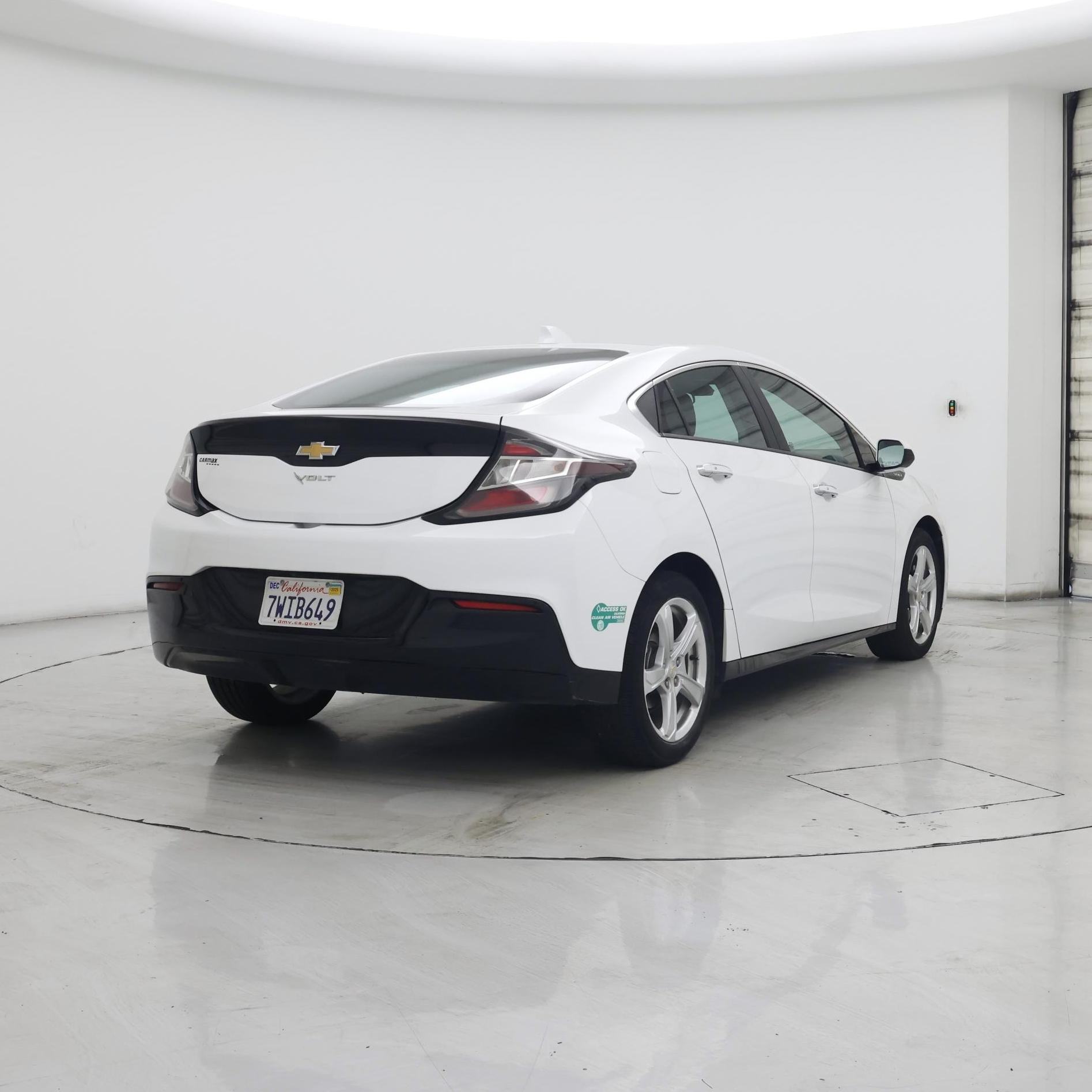 Thumbnail: 2017 Chevrolet Volt - 8