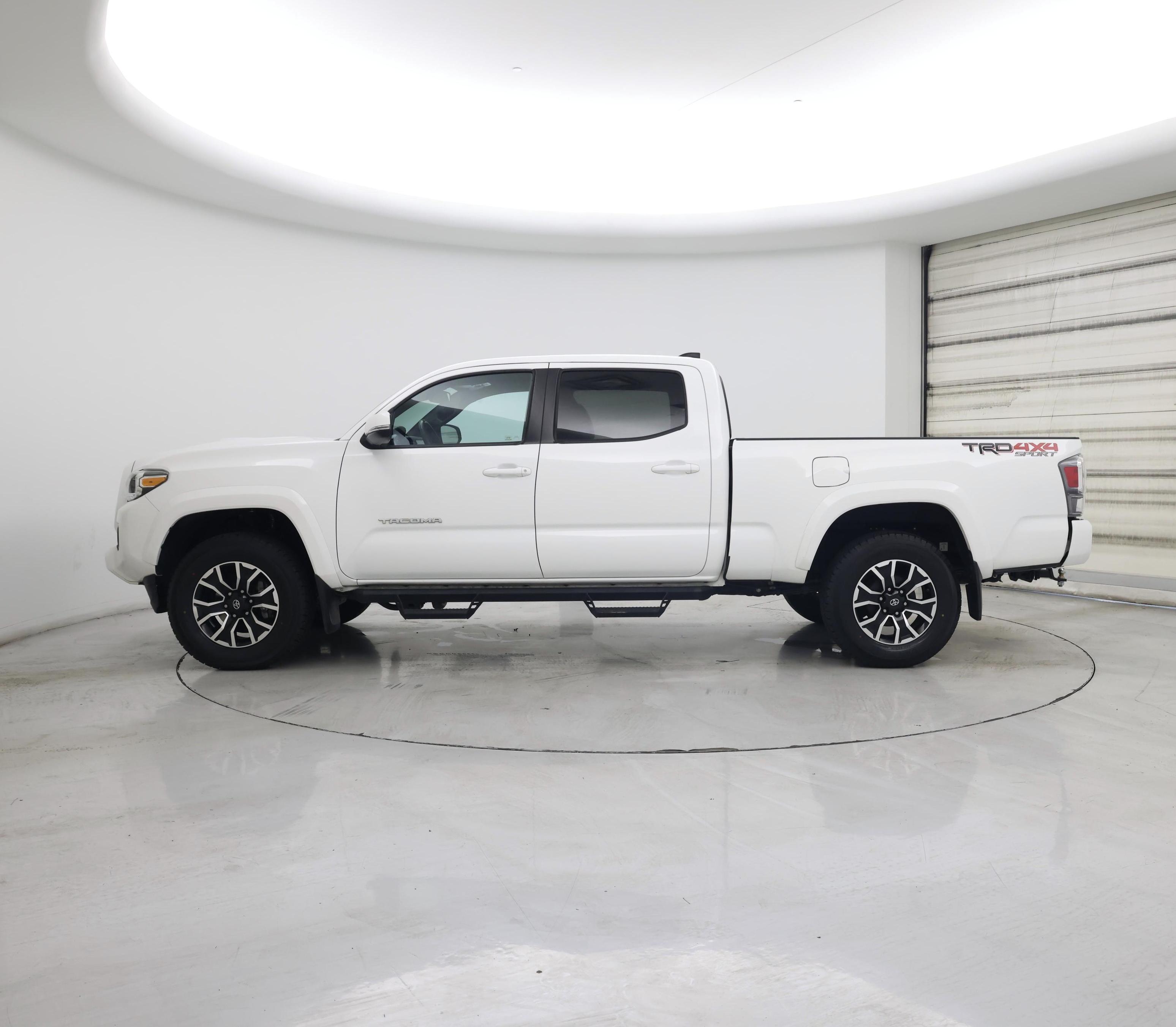Thumbnail: 2020 Toyota Tacoma - 3