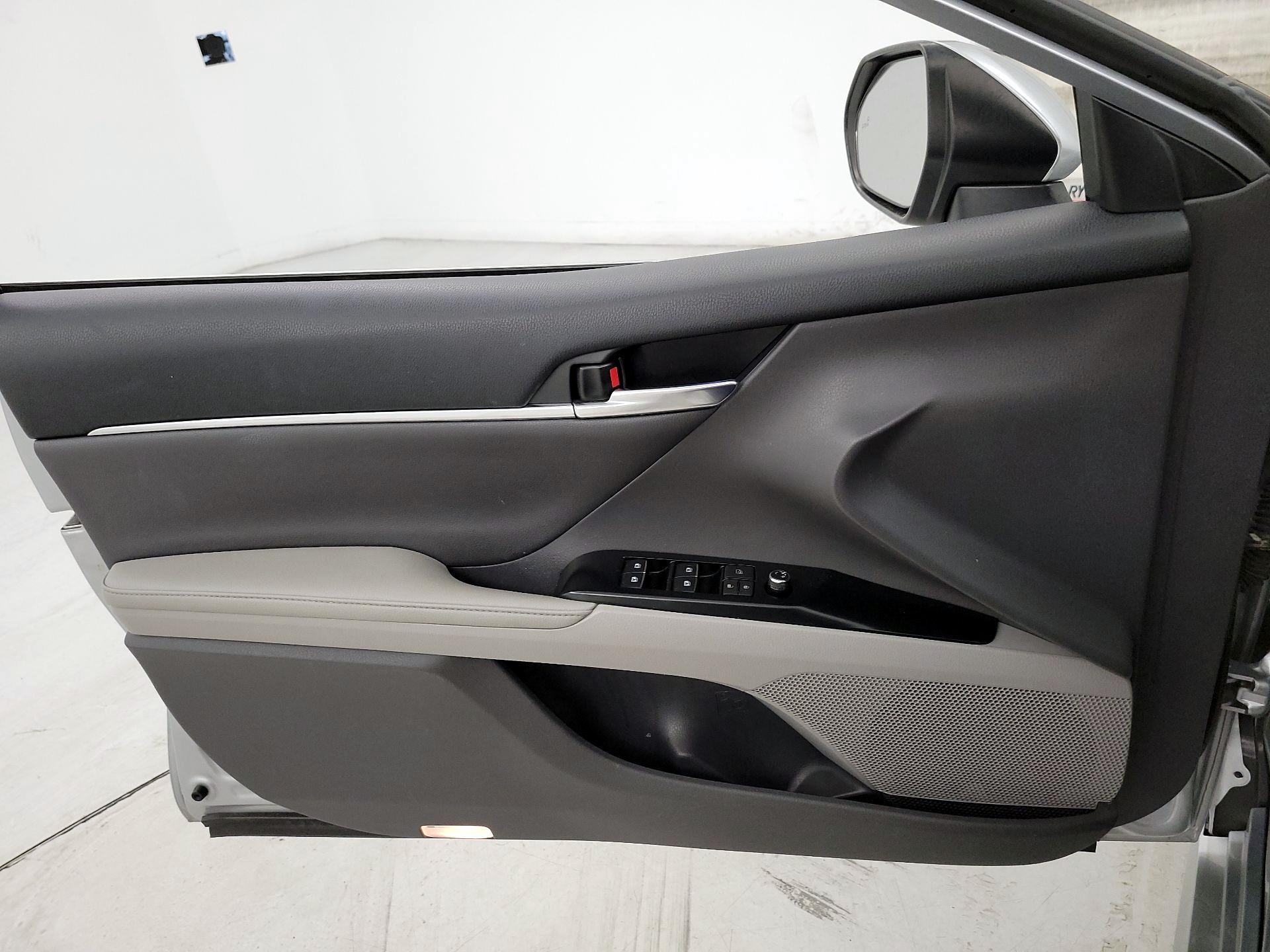 Thumbnail: 2019 Toyota Camry - 12