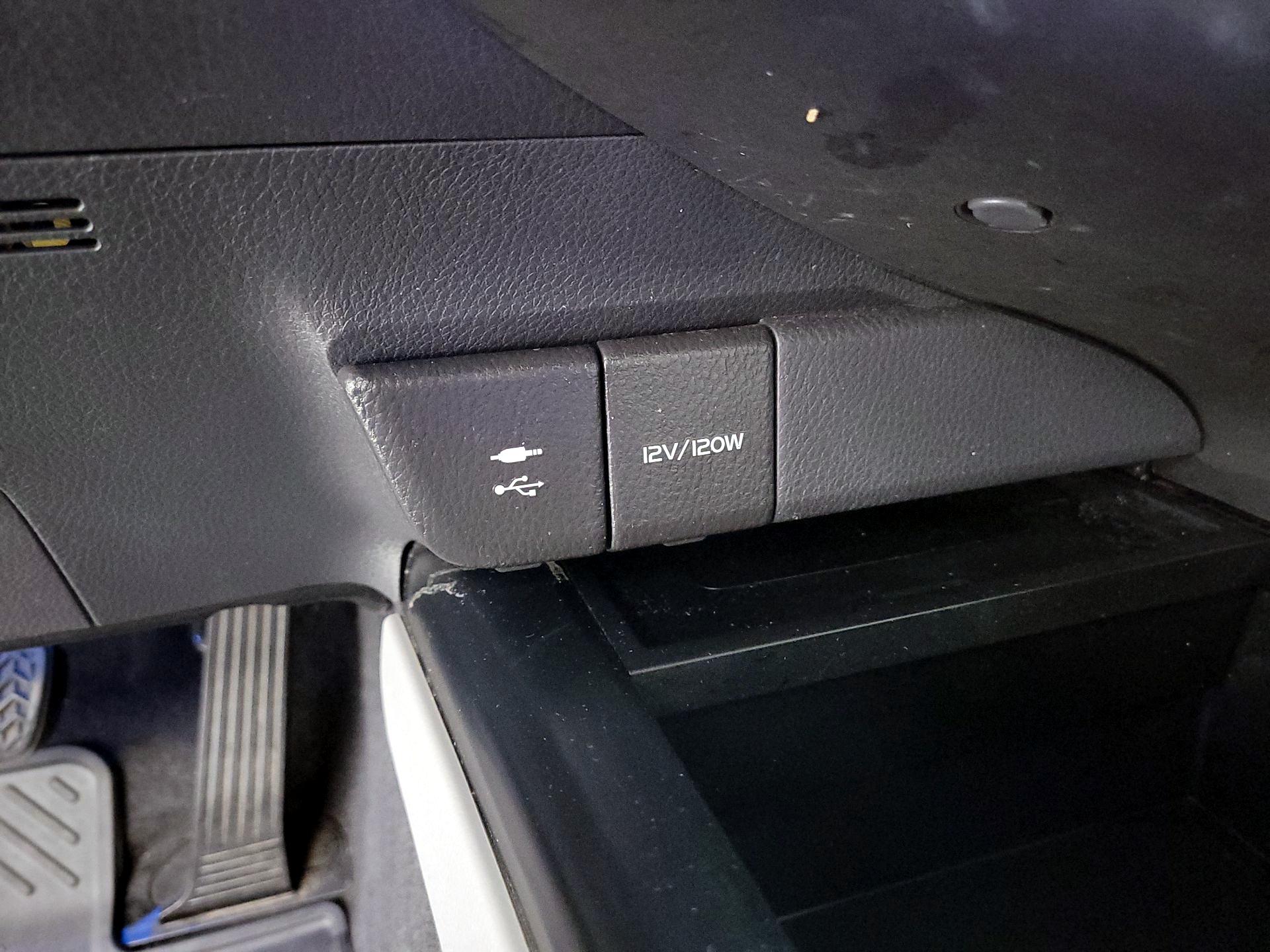 Thumbnail: 2019 Toyota Camry - 19