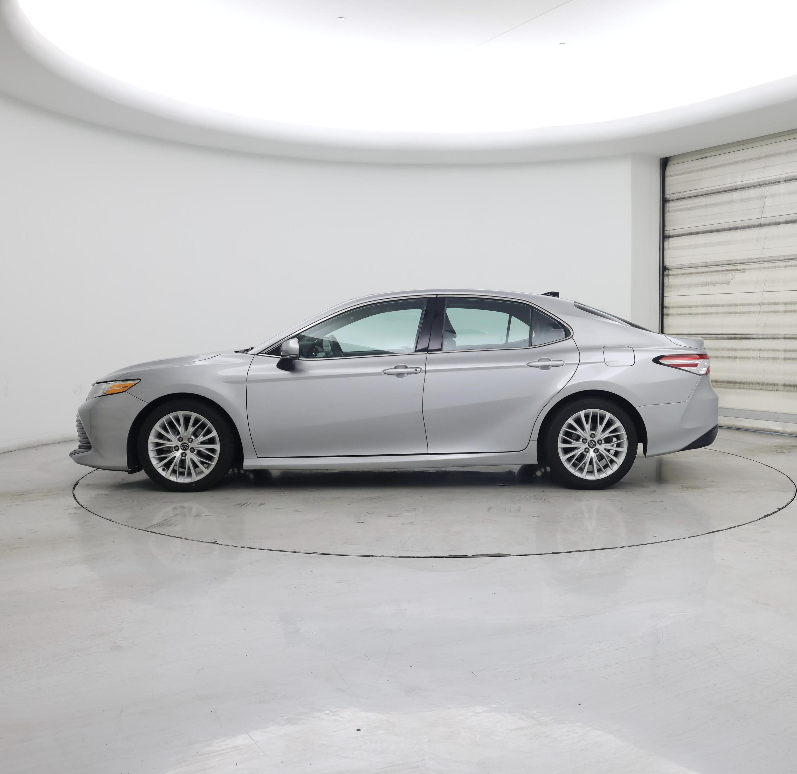Thumbnail: 2019 Toyota Camry - 3