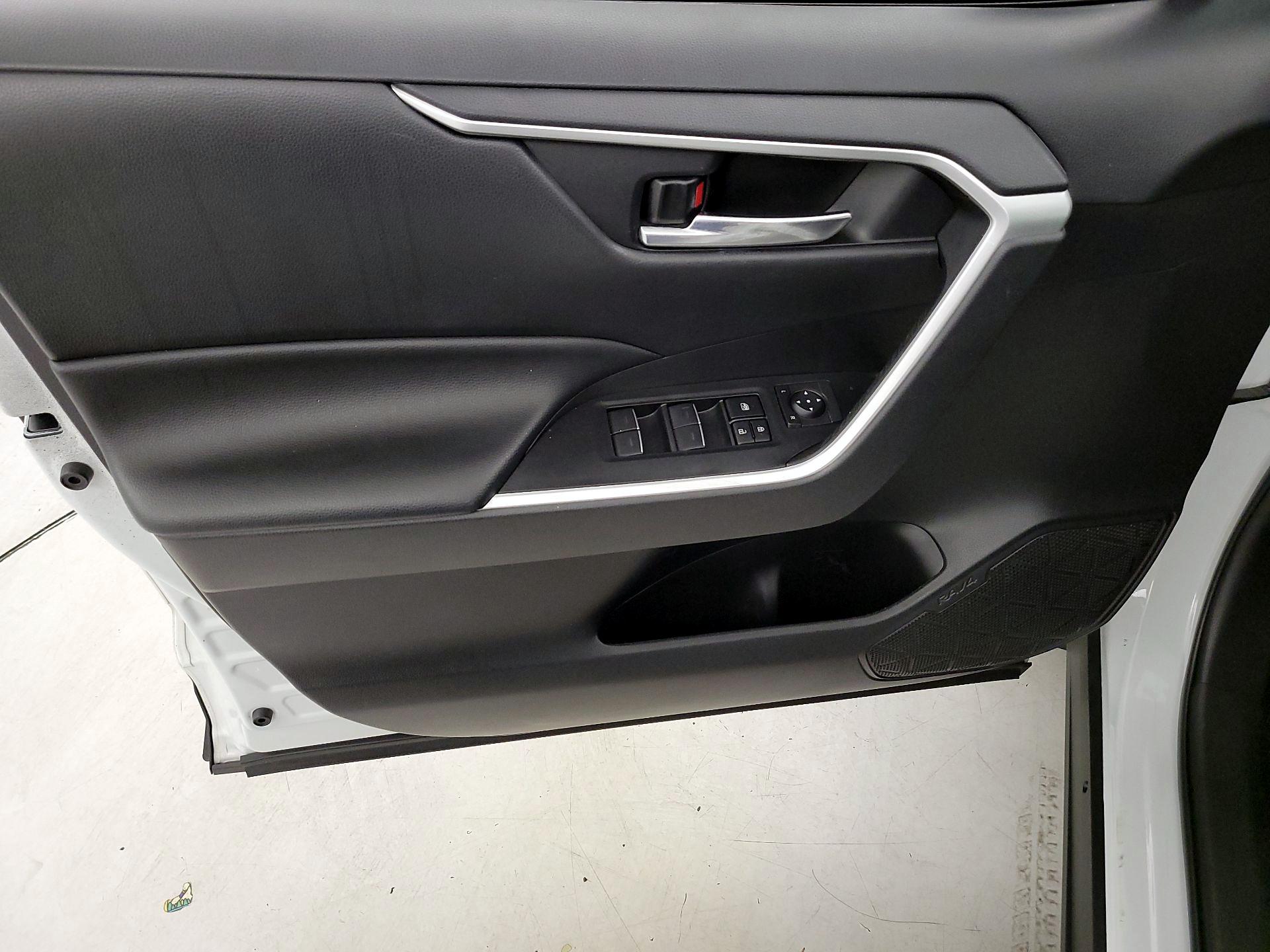 Thumbnail: 2022 Toyota RAV4 - 12
