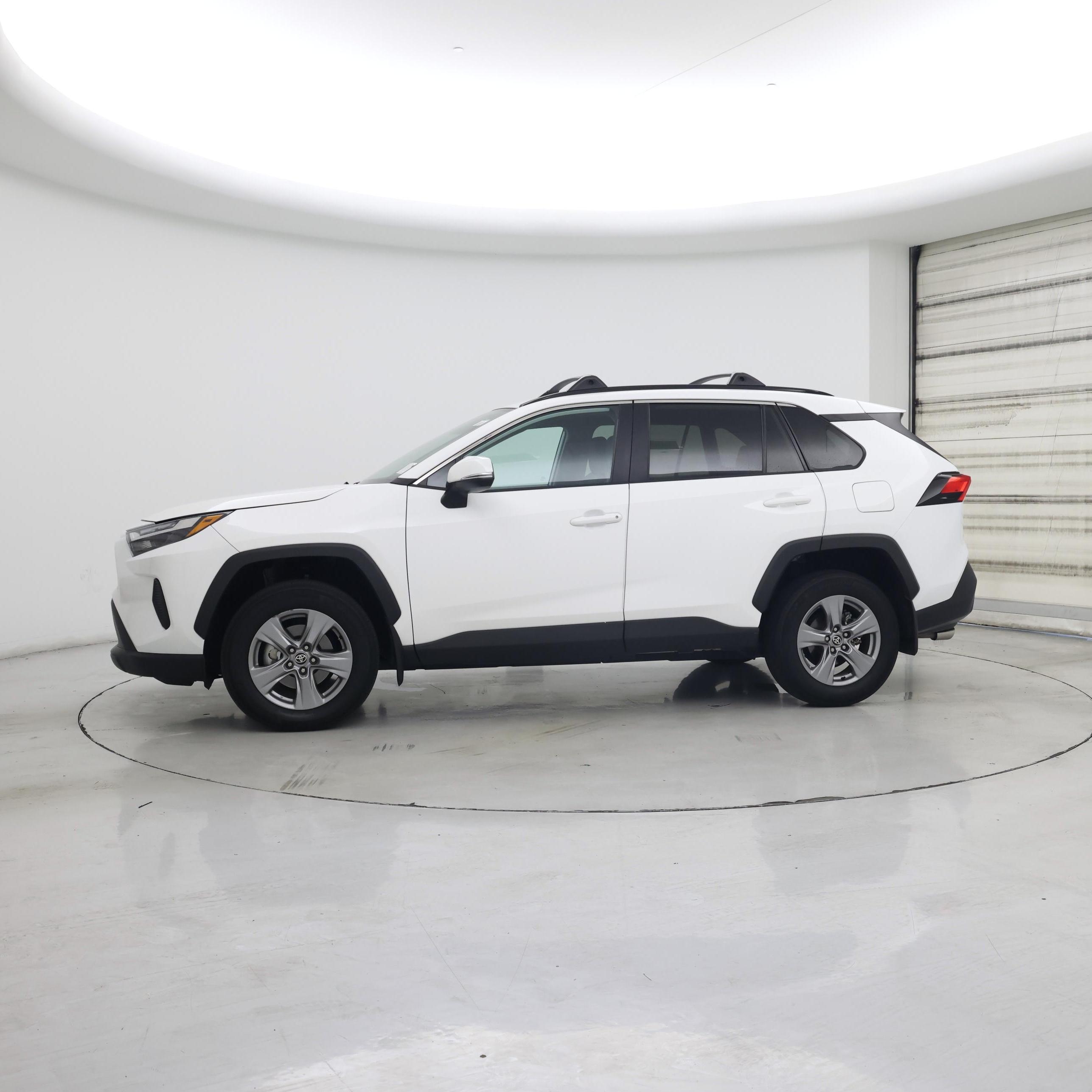 Thumbnail: 2022 Toyota RAV4 - 3