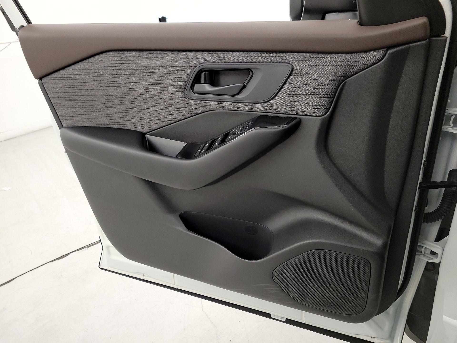 Thumbnail: 2023 Nissan Rogue - 12