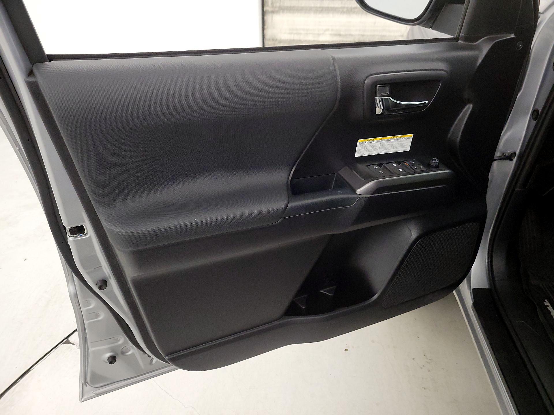 Thumbnail: 2020 Toyota Tacoma - 12