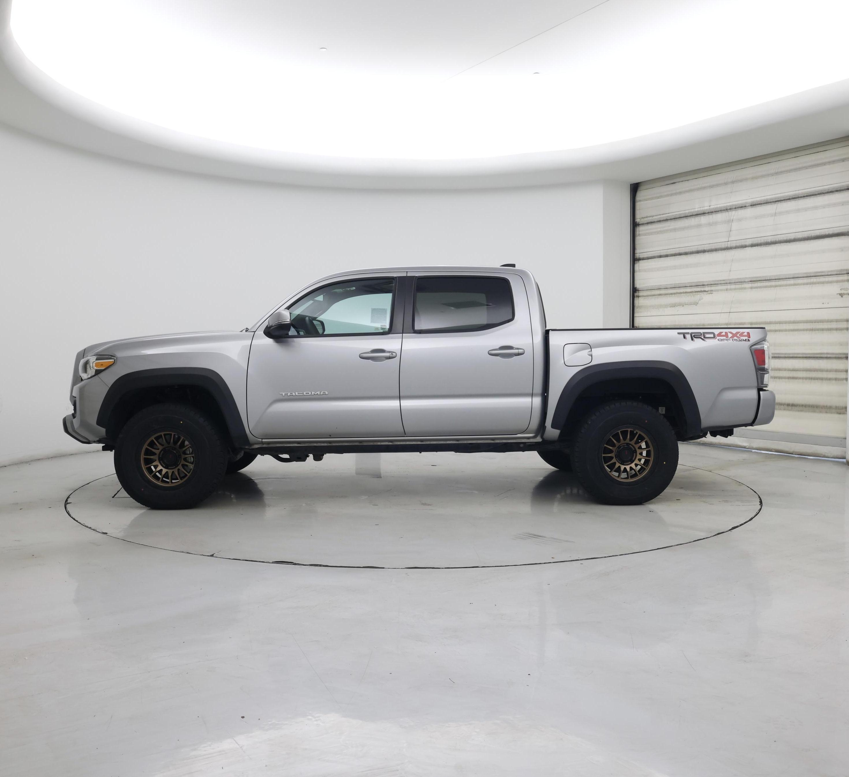 Thumbnail: 2020 Toyota Tacoma - 3