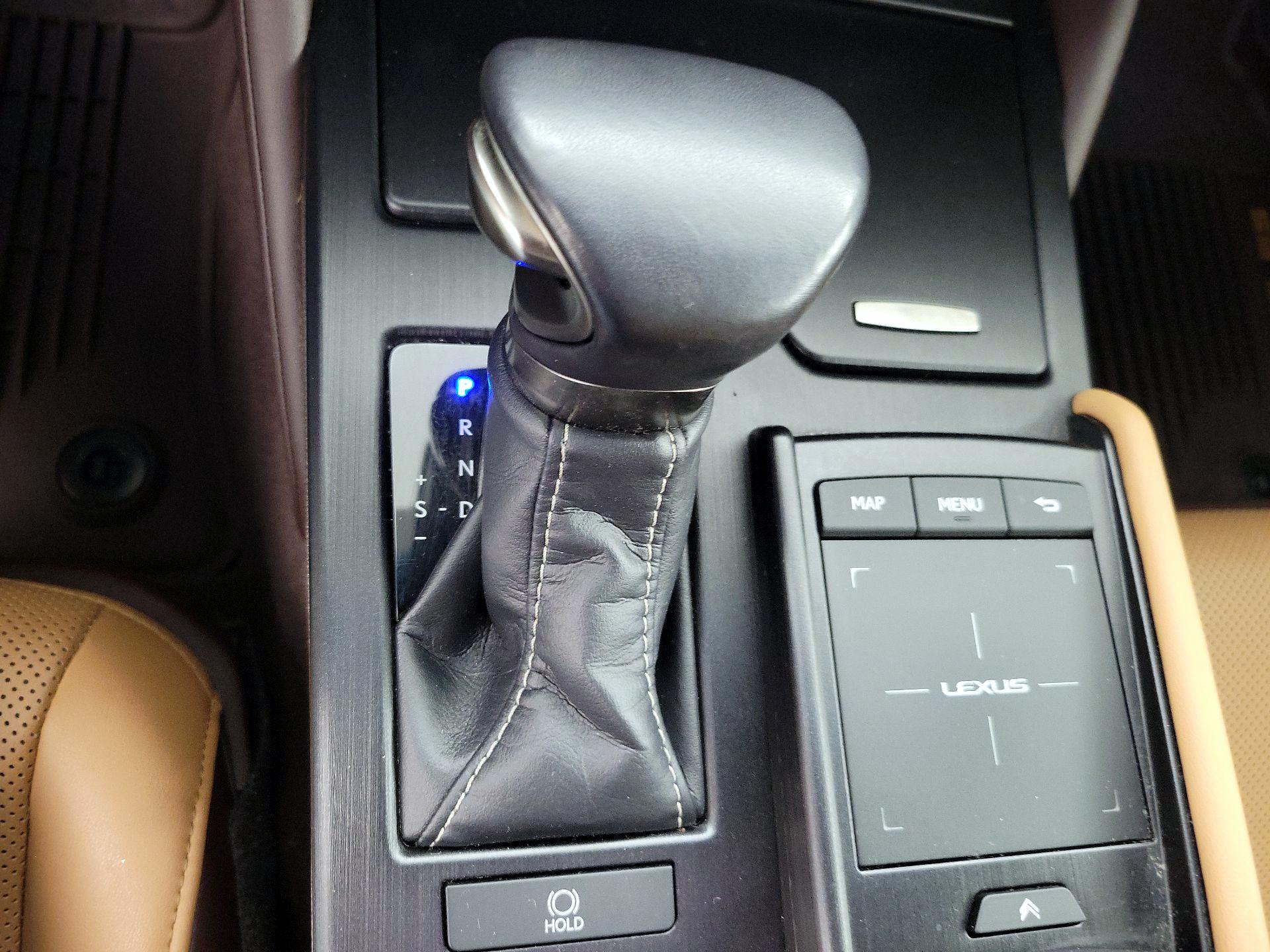 Thumbnail: 2019 Lexus ES - 16