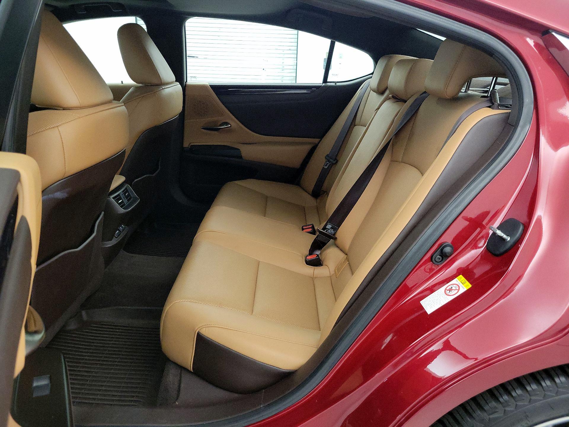 Thumbnail: 2019 Lexus ES - 17