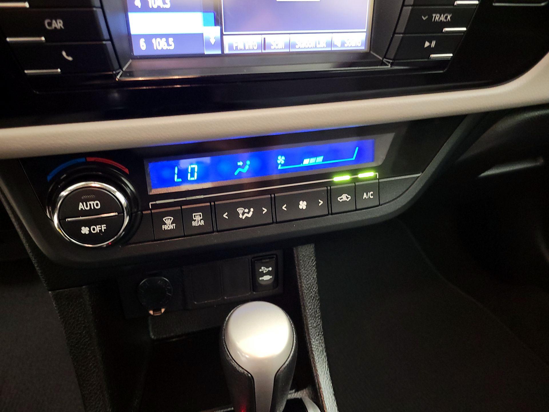 Thumbnail: 2016 Toyota Corolla - 16